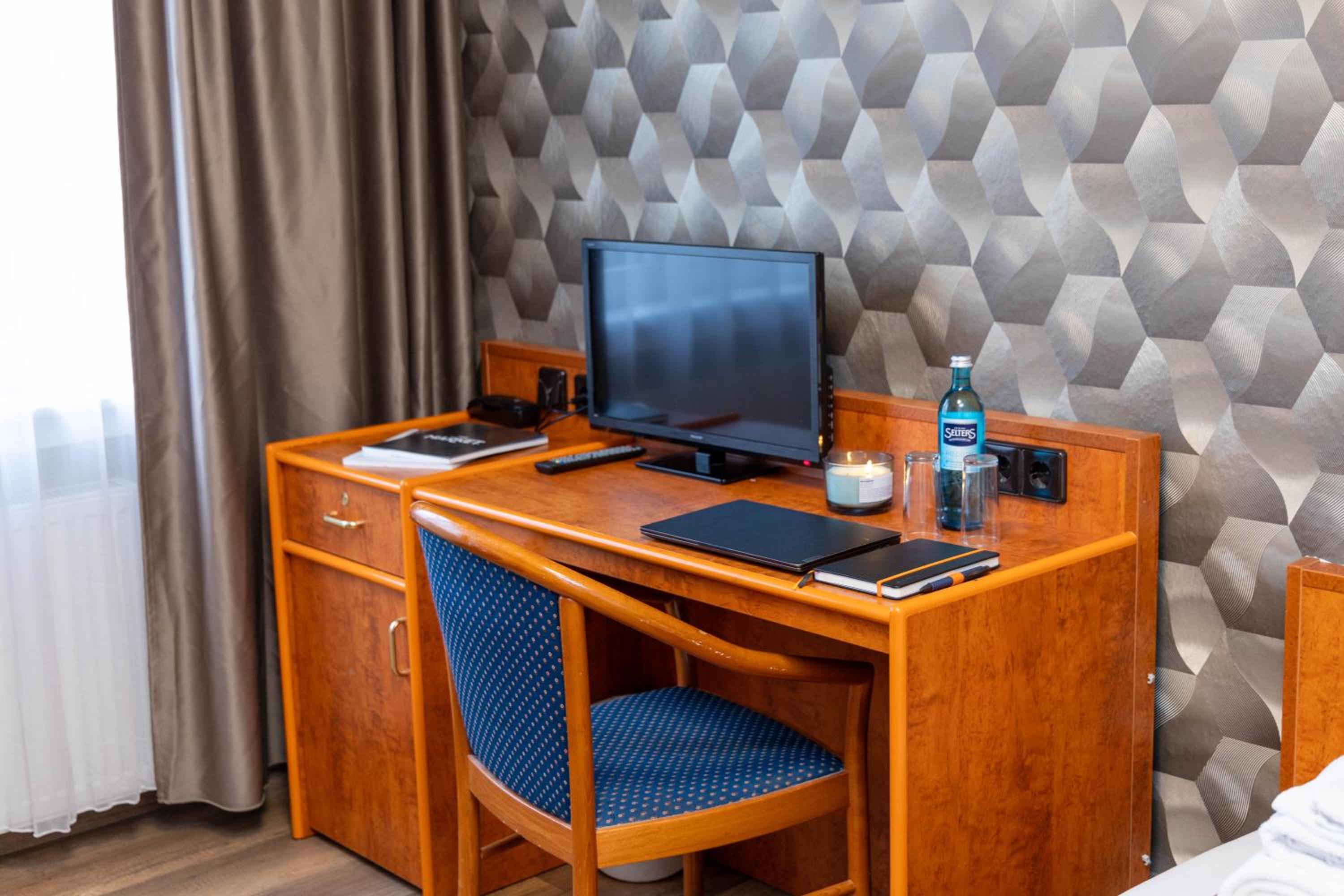 Double Room - Photo 9