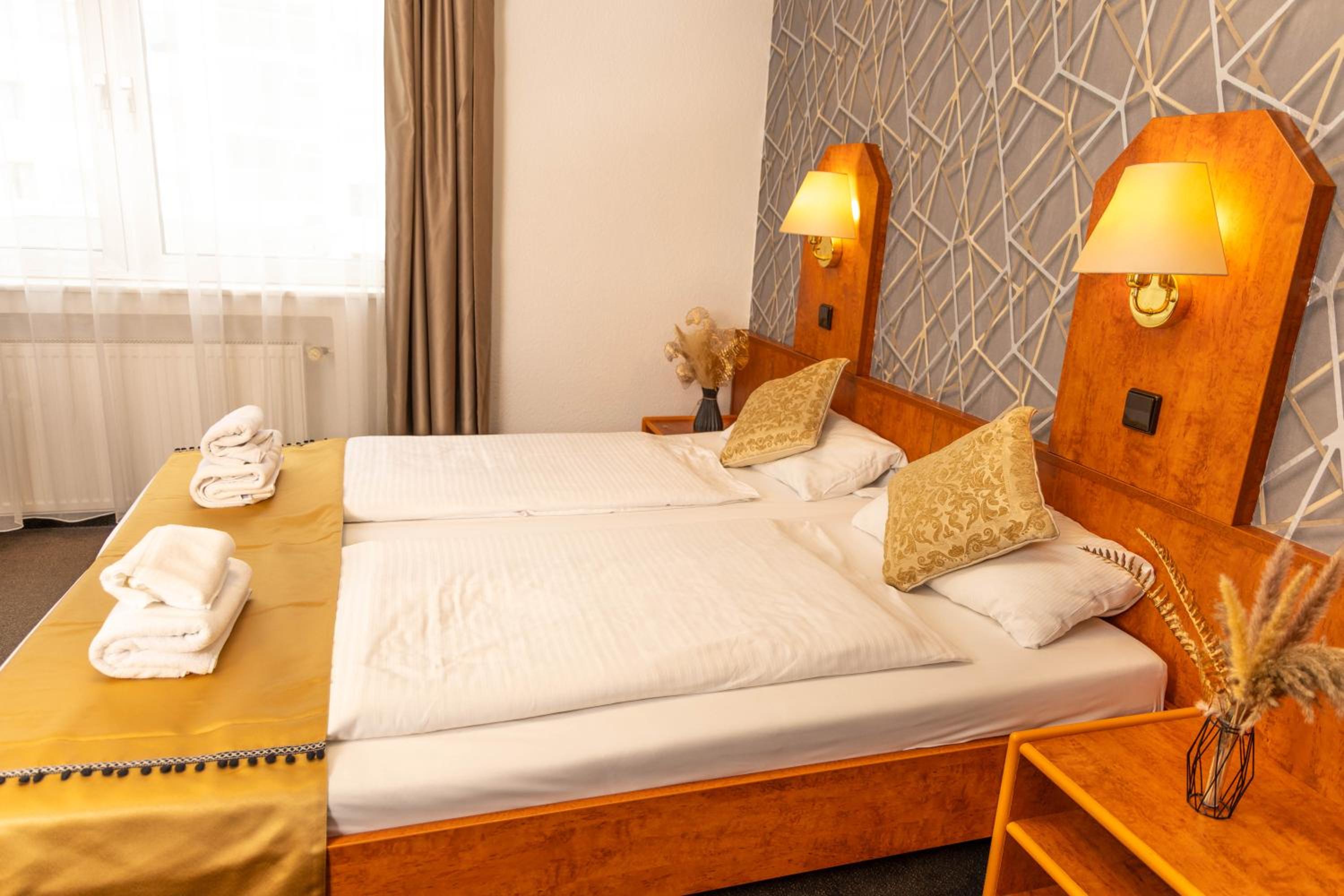 Double Room - Photo 12