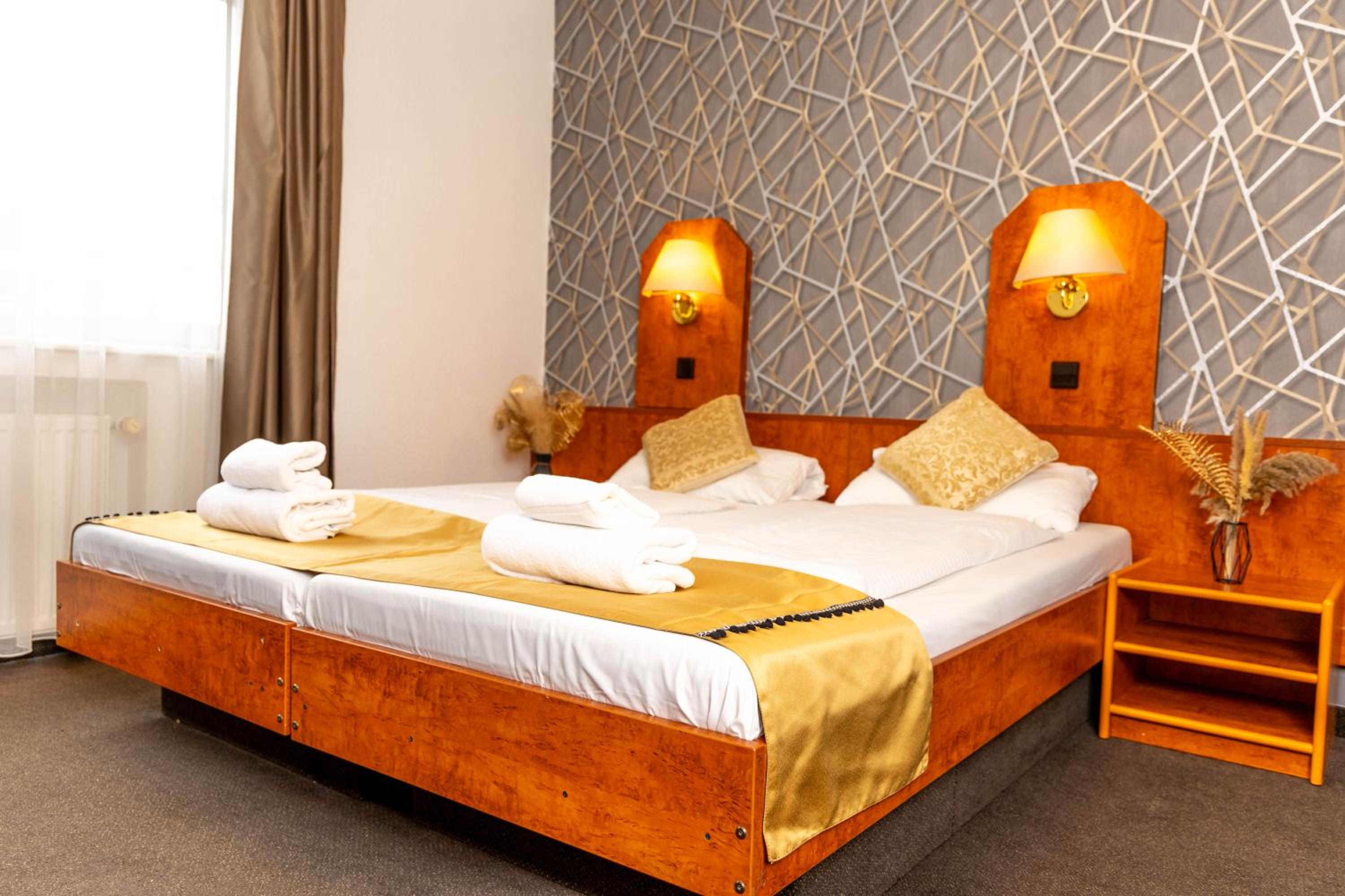 Double Room - Photo 5