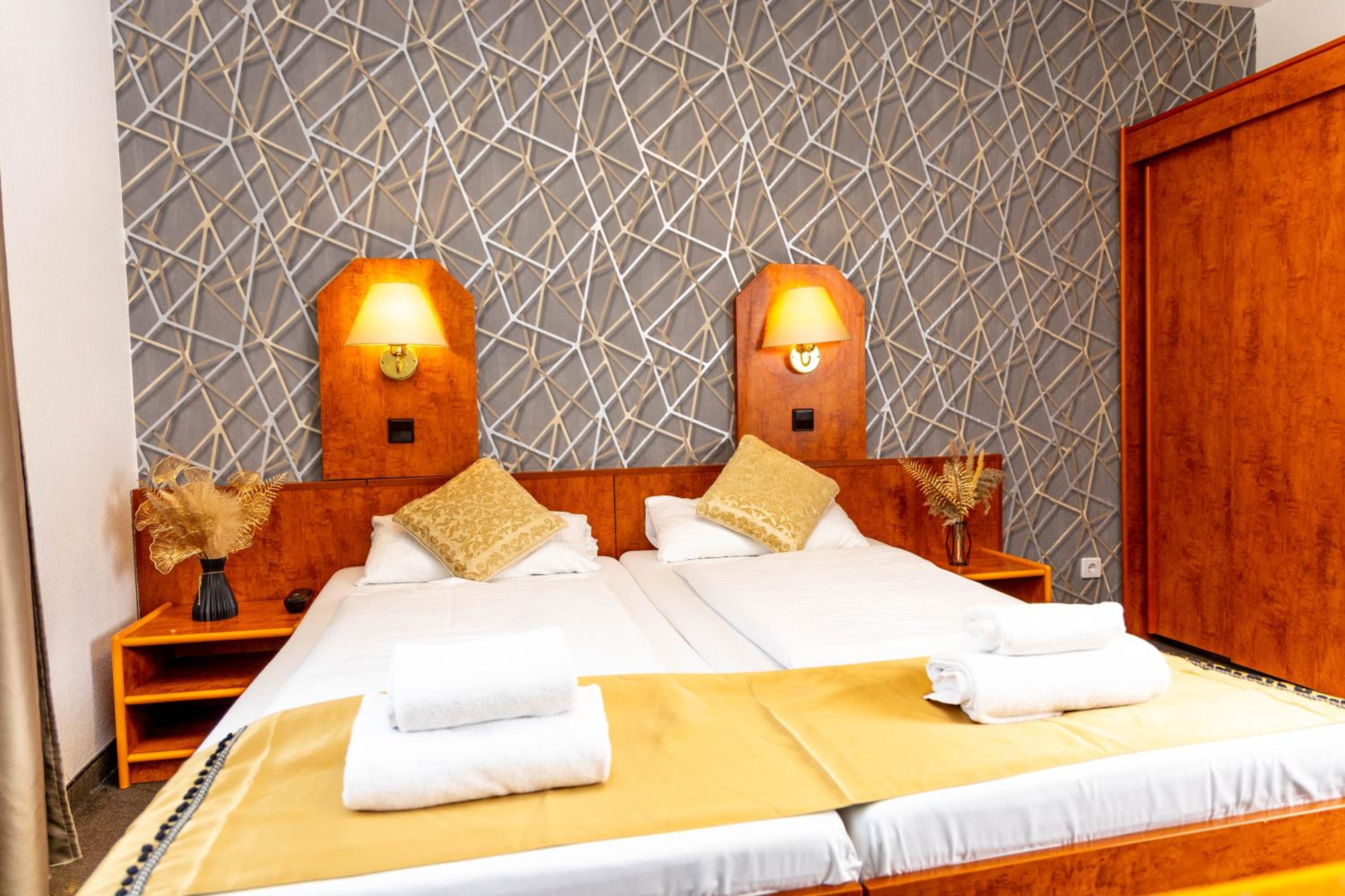 Double Room - Photo 6