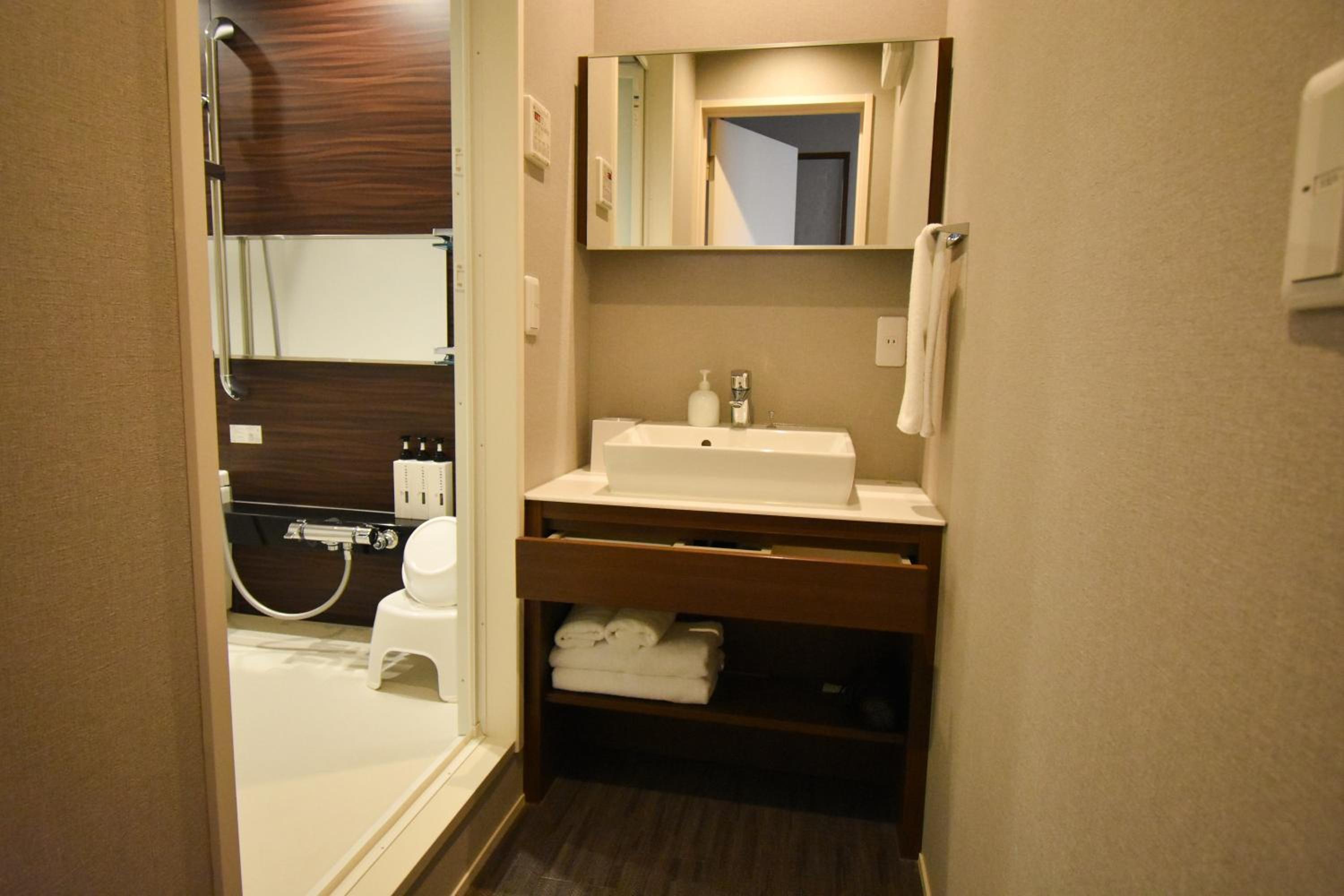 Standard Twin Room - Photo 8