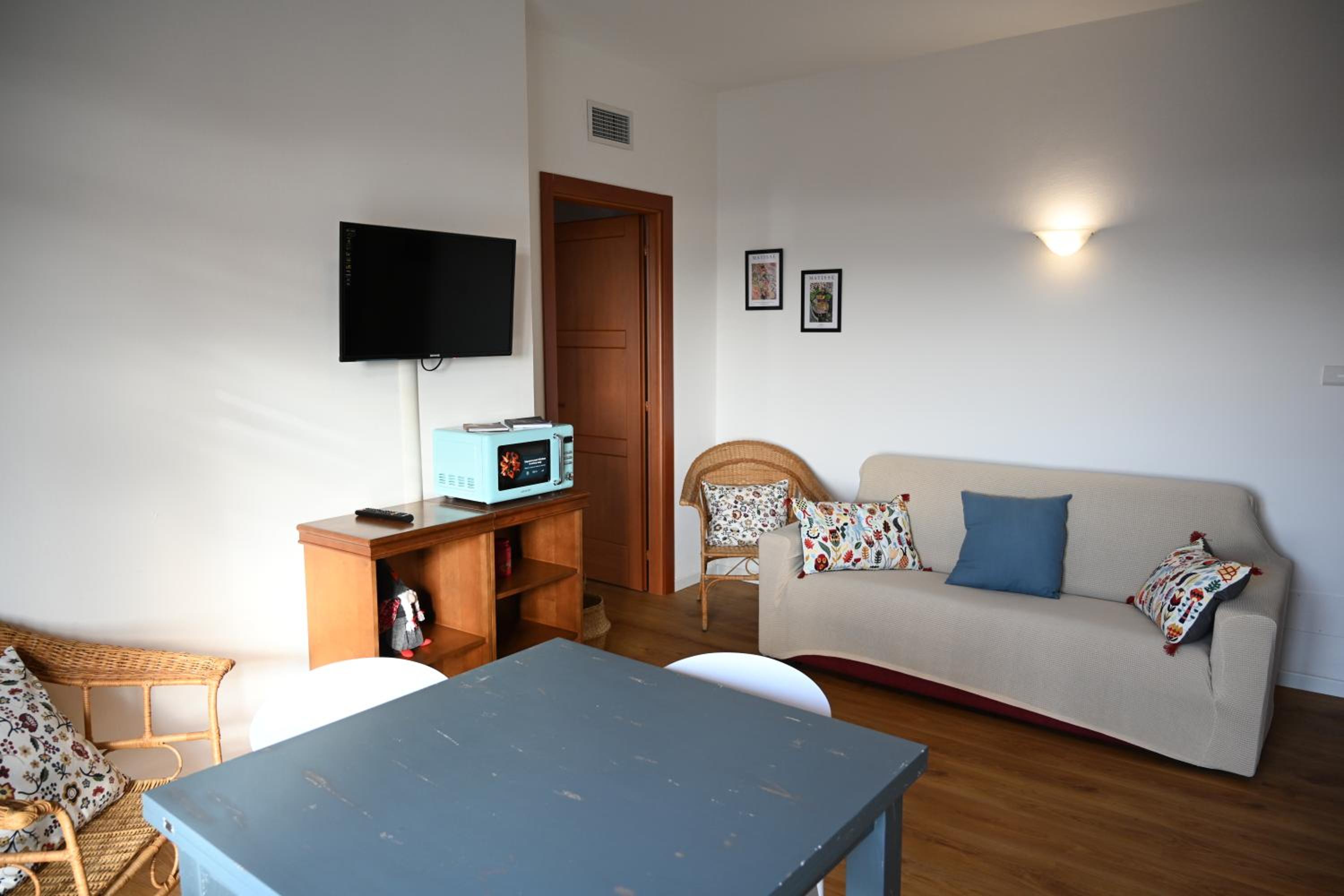 One-Bedroom Apartment