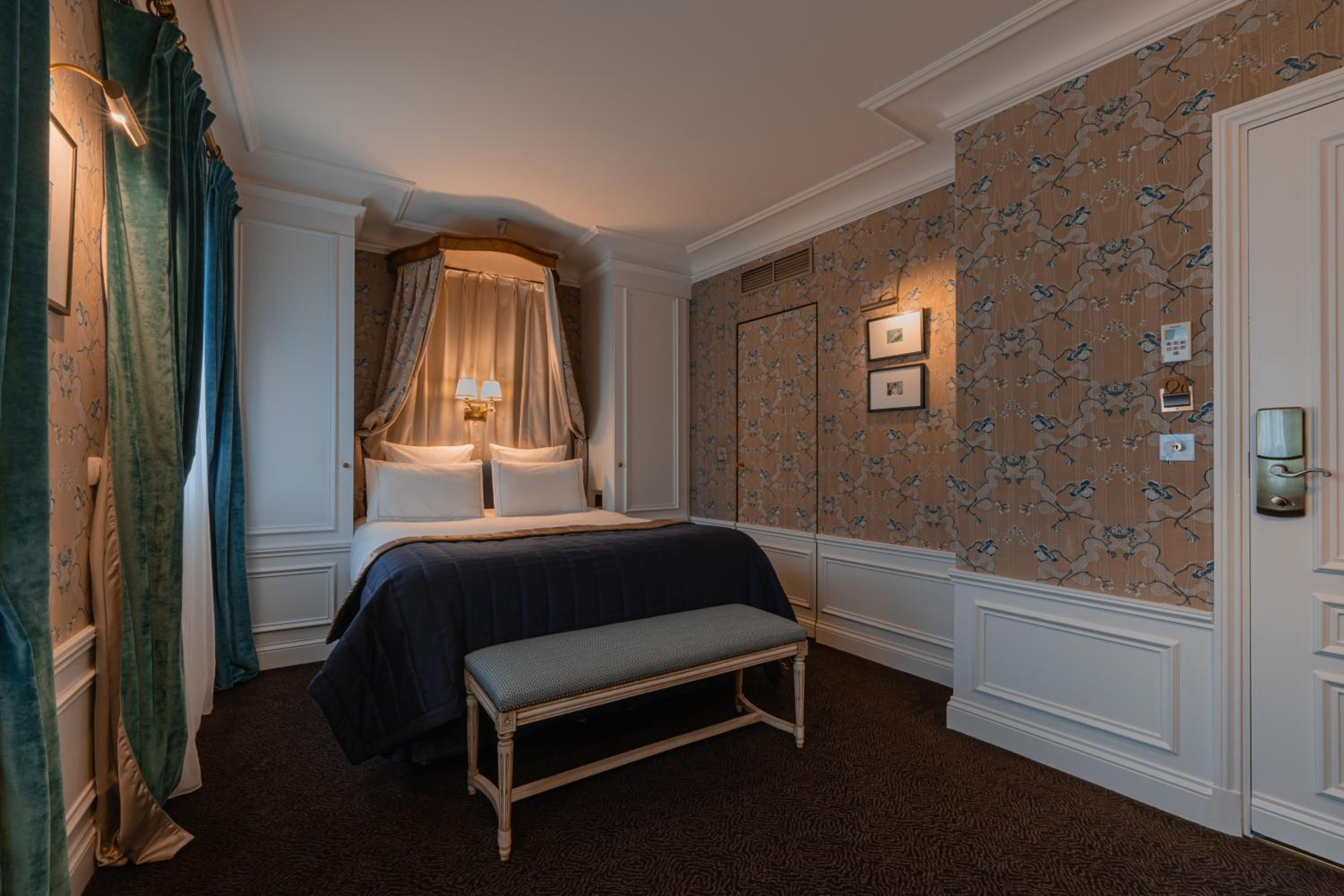 Privilege Room