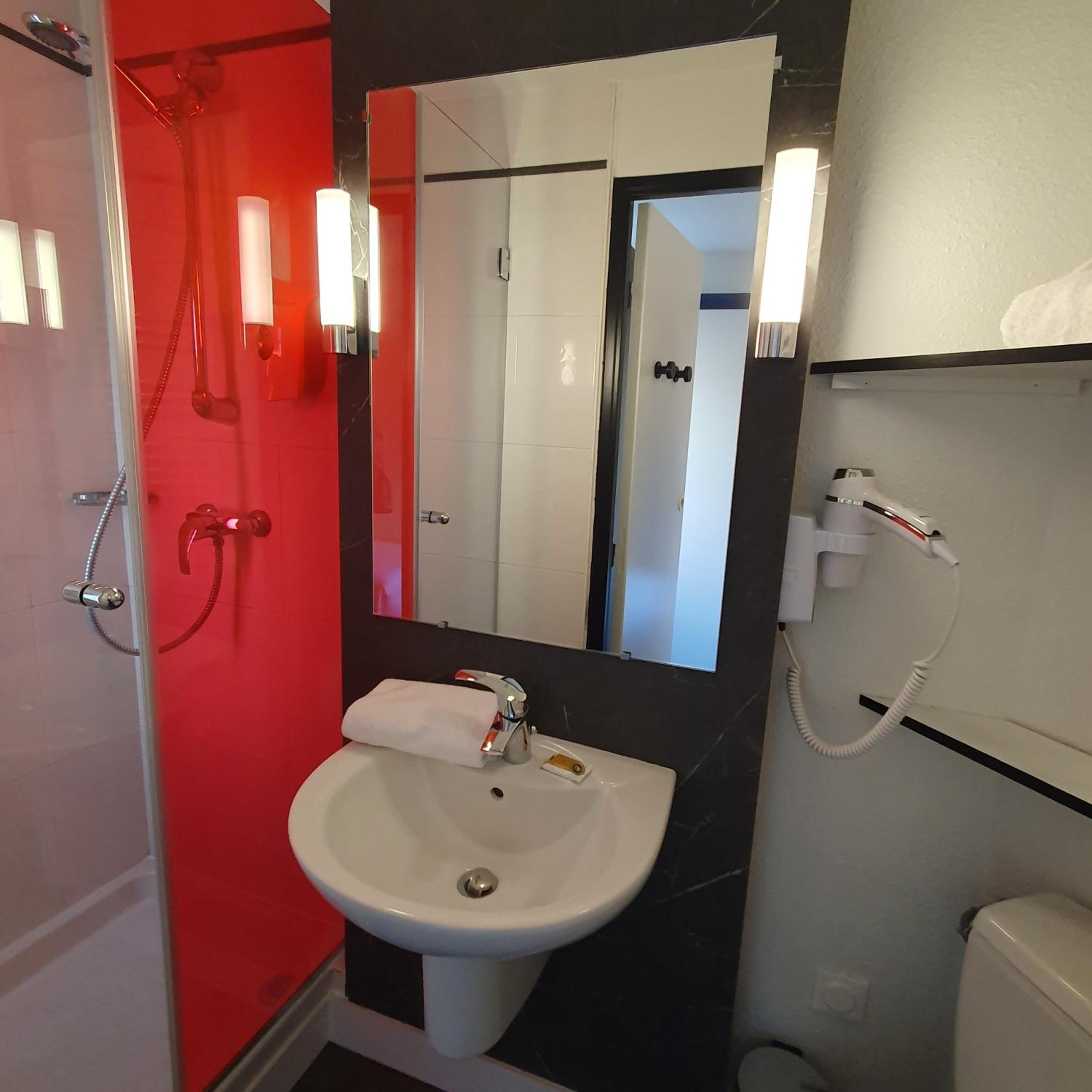 Twin Room - Photo 6