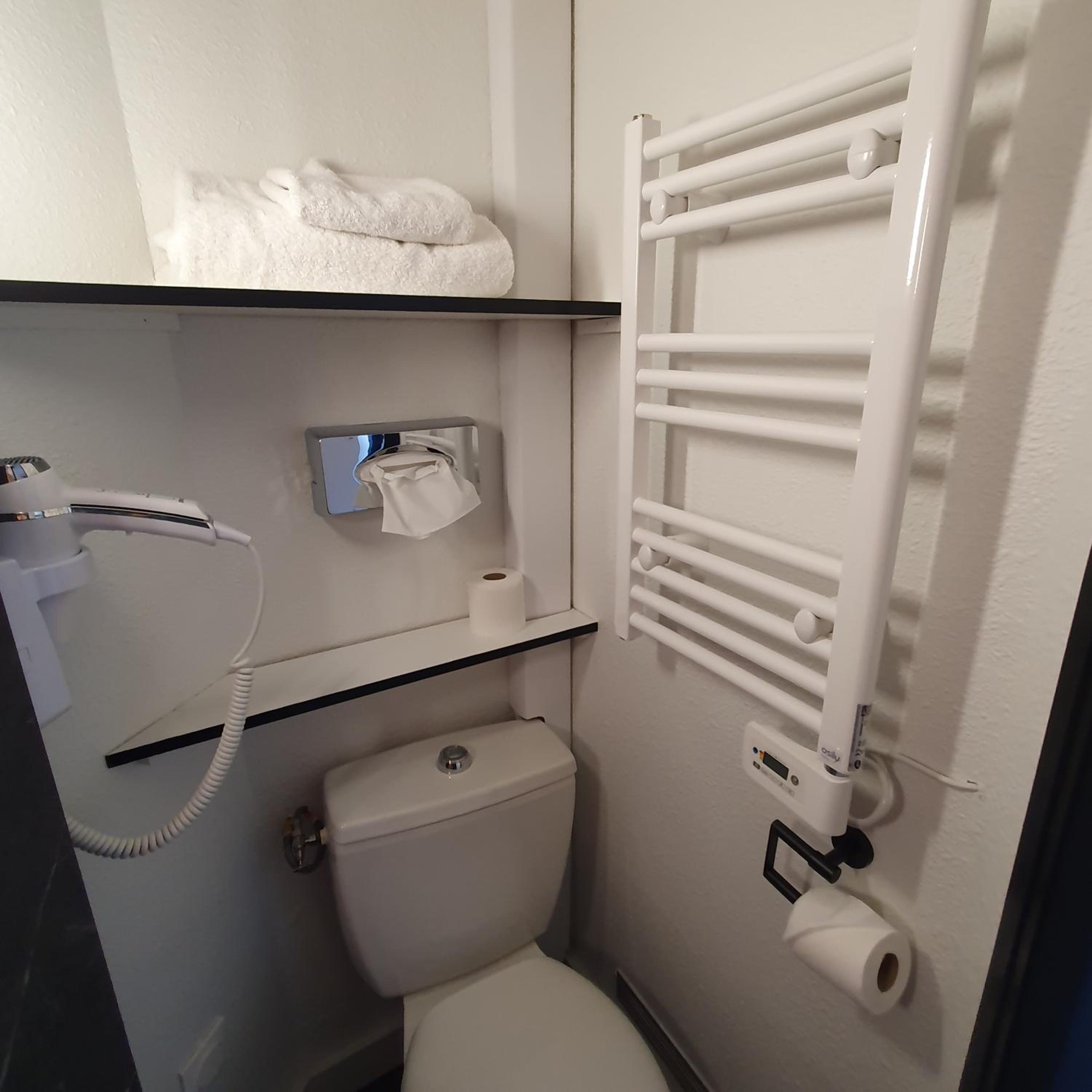 Double Room - Photo 9