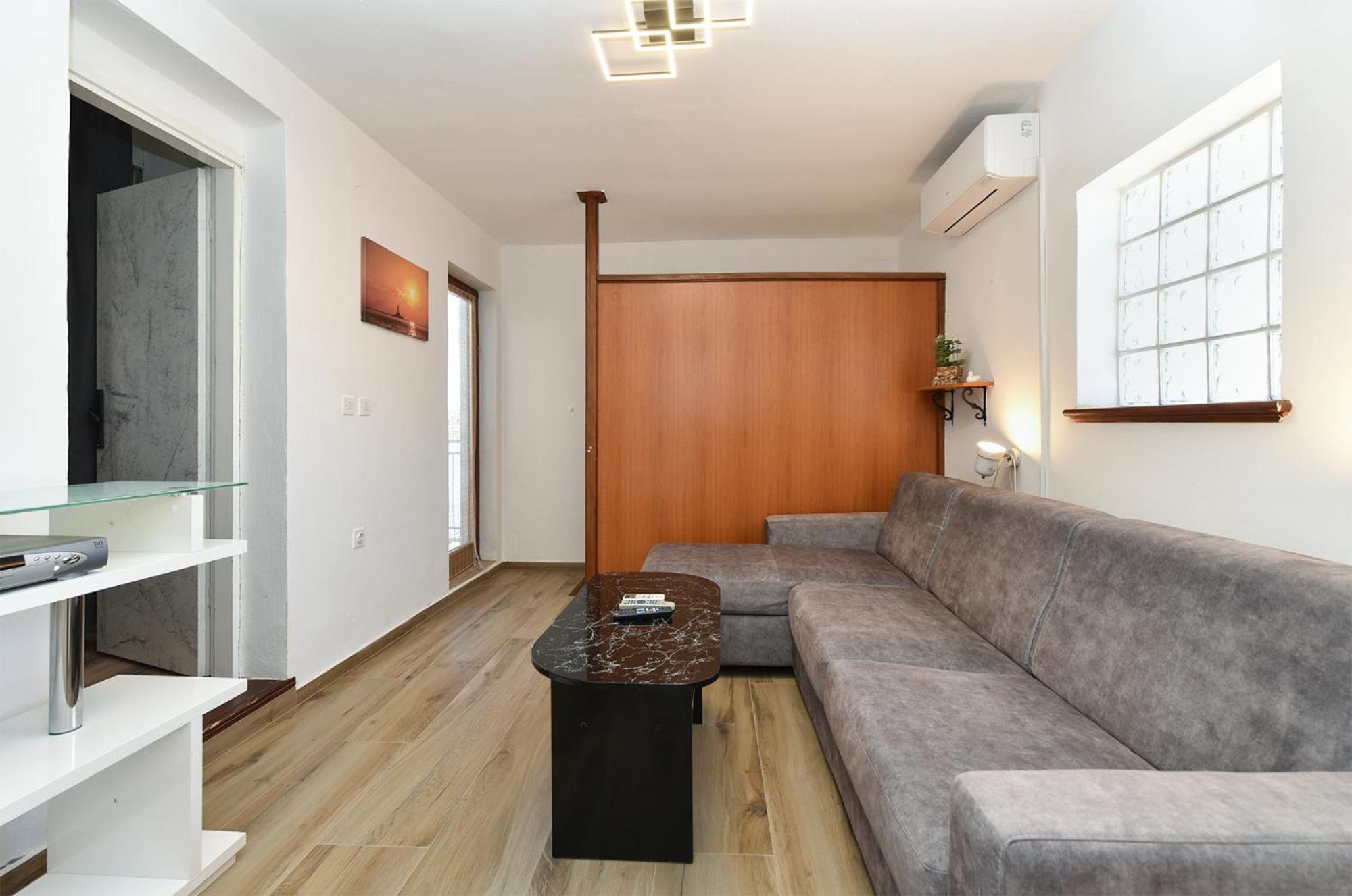 Apartment photo 1