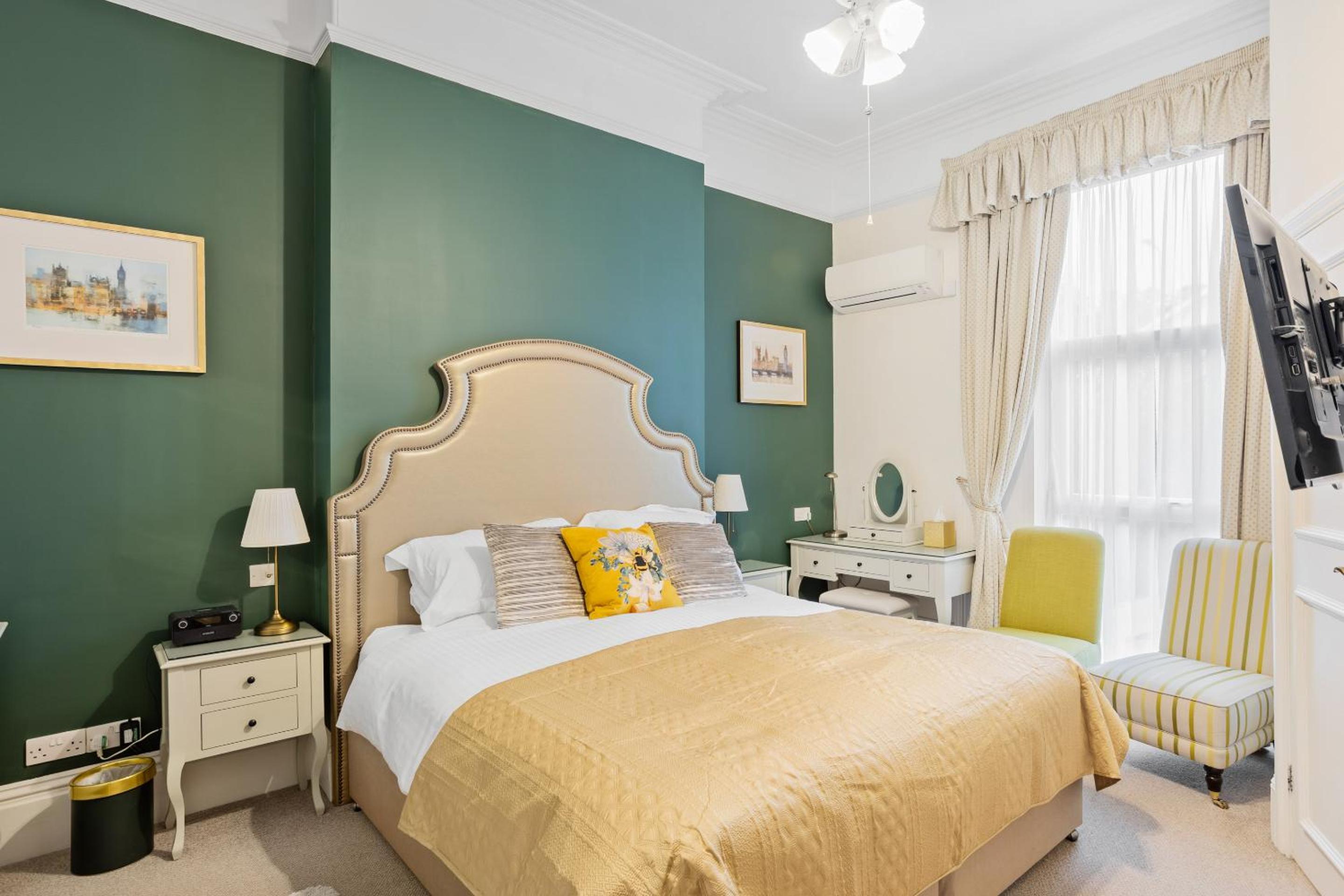 Superior King Room photo 1