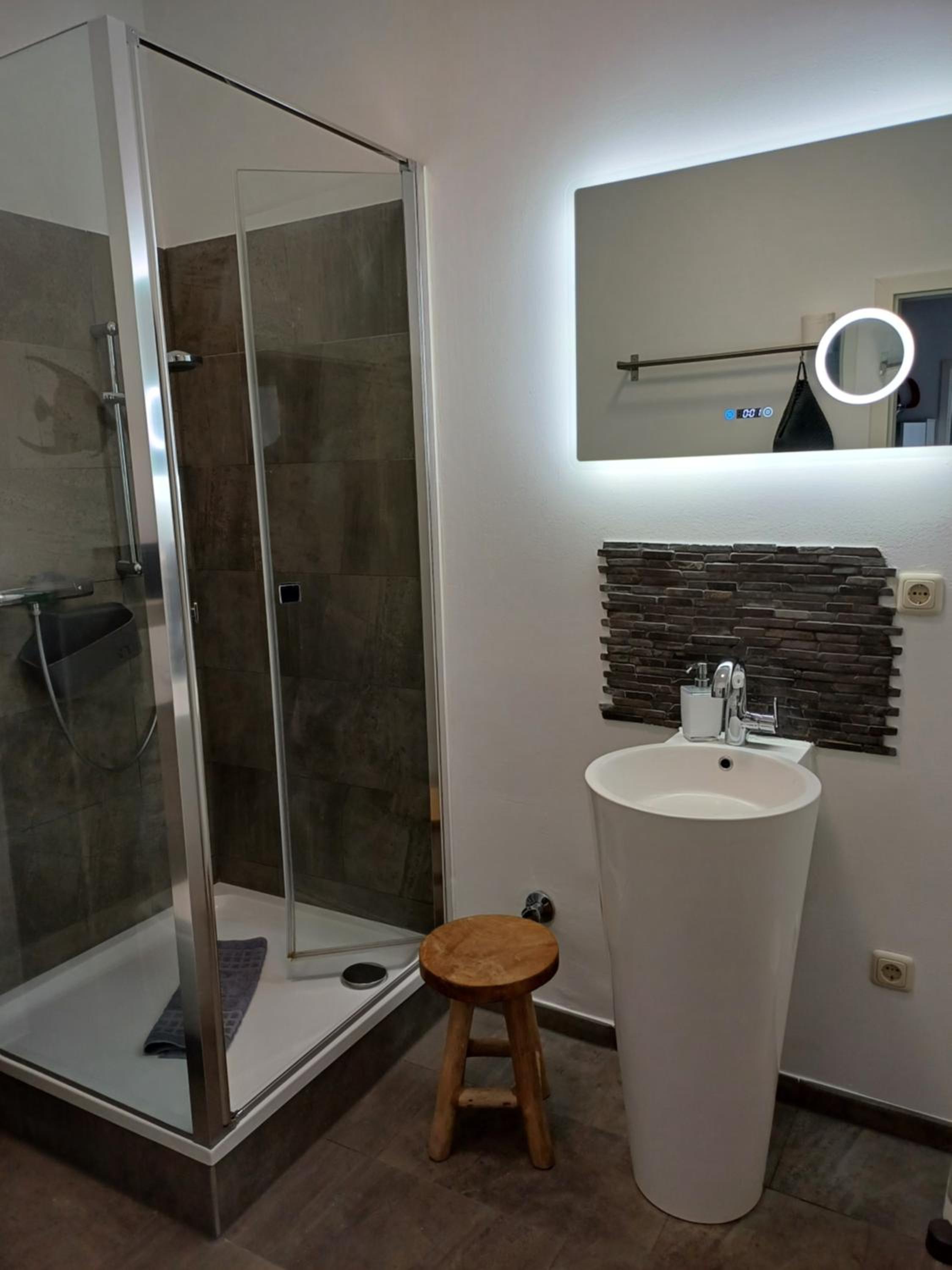 Apartment 6 photo 3