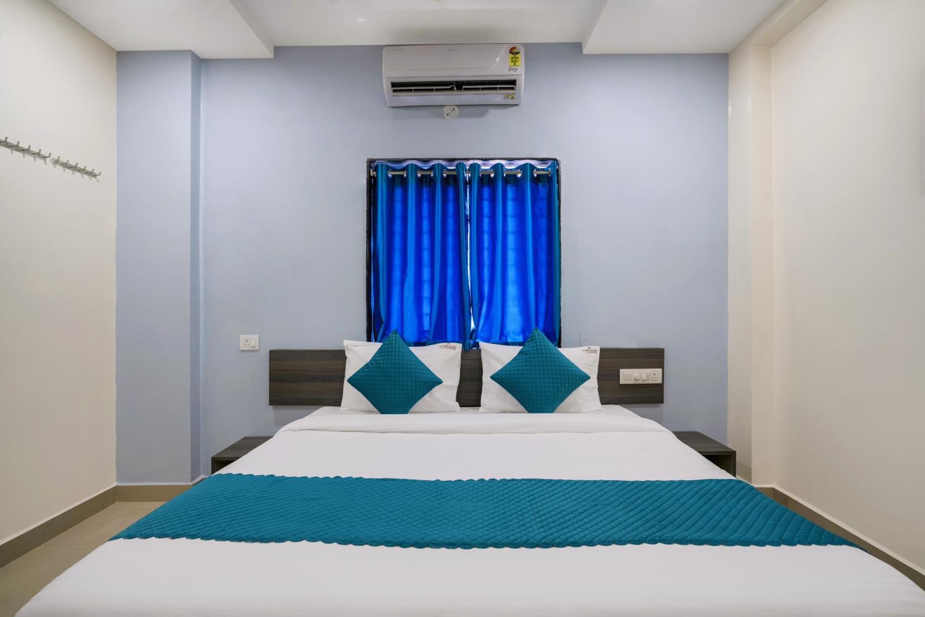 Deluxe Double Room - Photo 22