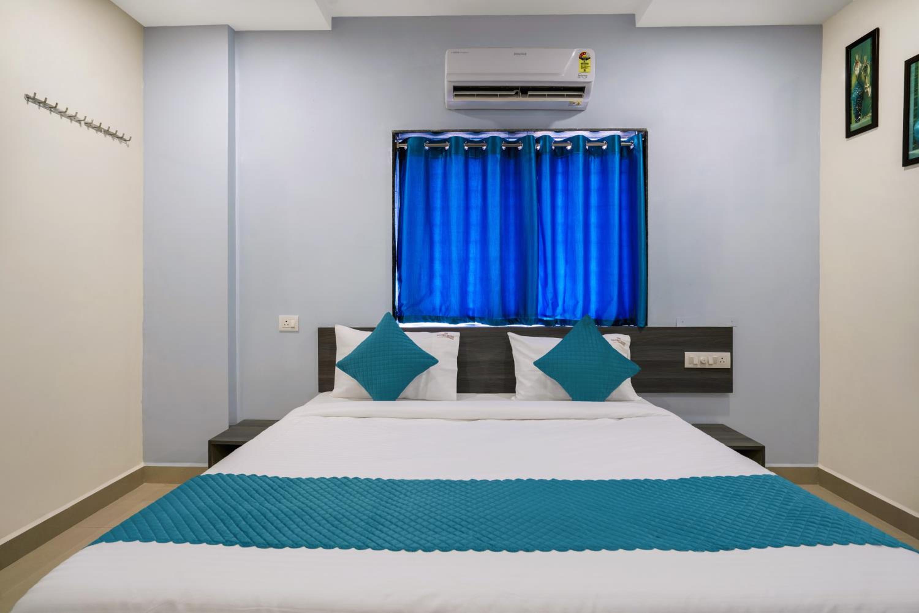 Deluxe Double Room - Photo 11