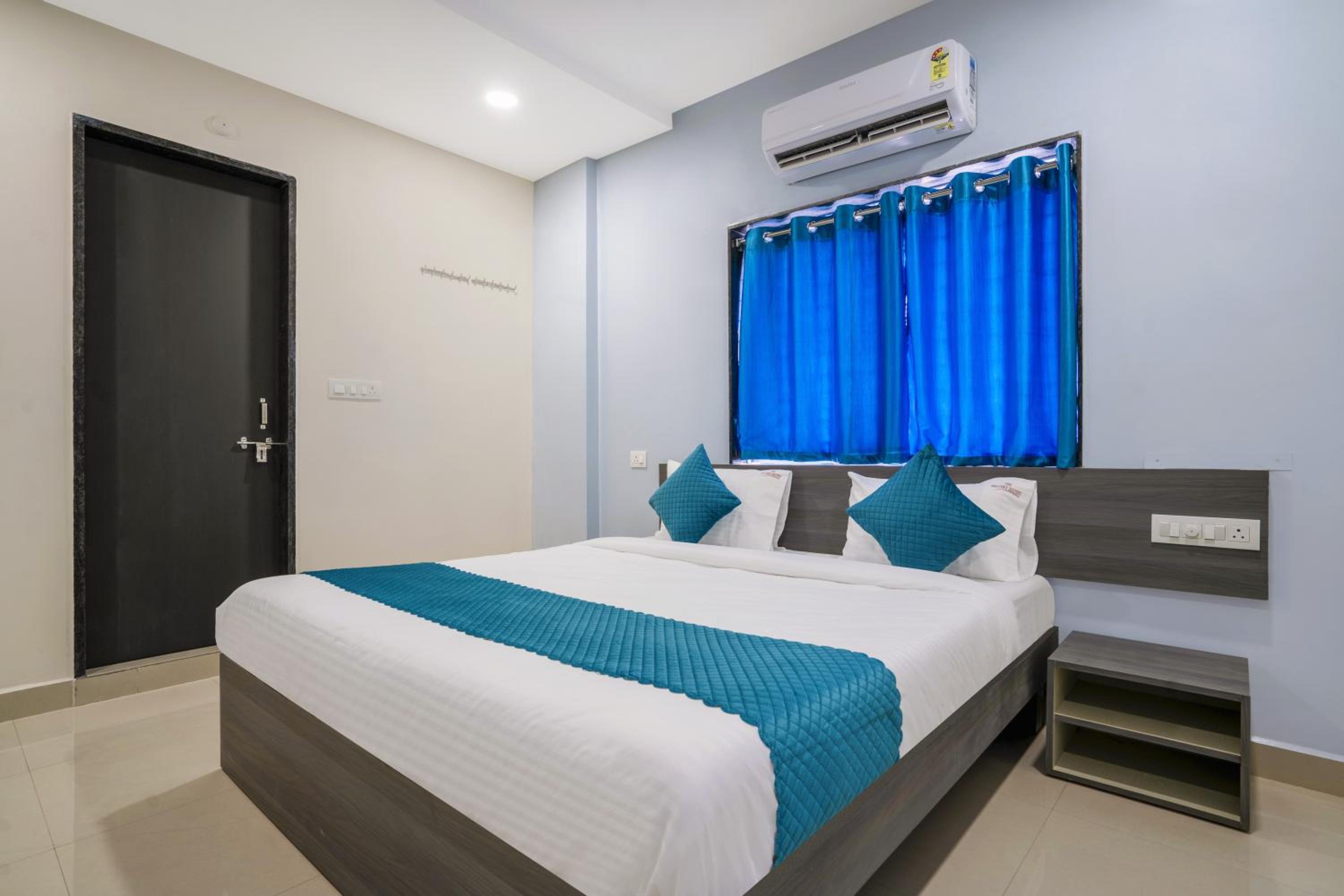 Deluxe Double Room - Photo 26