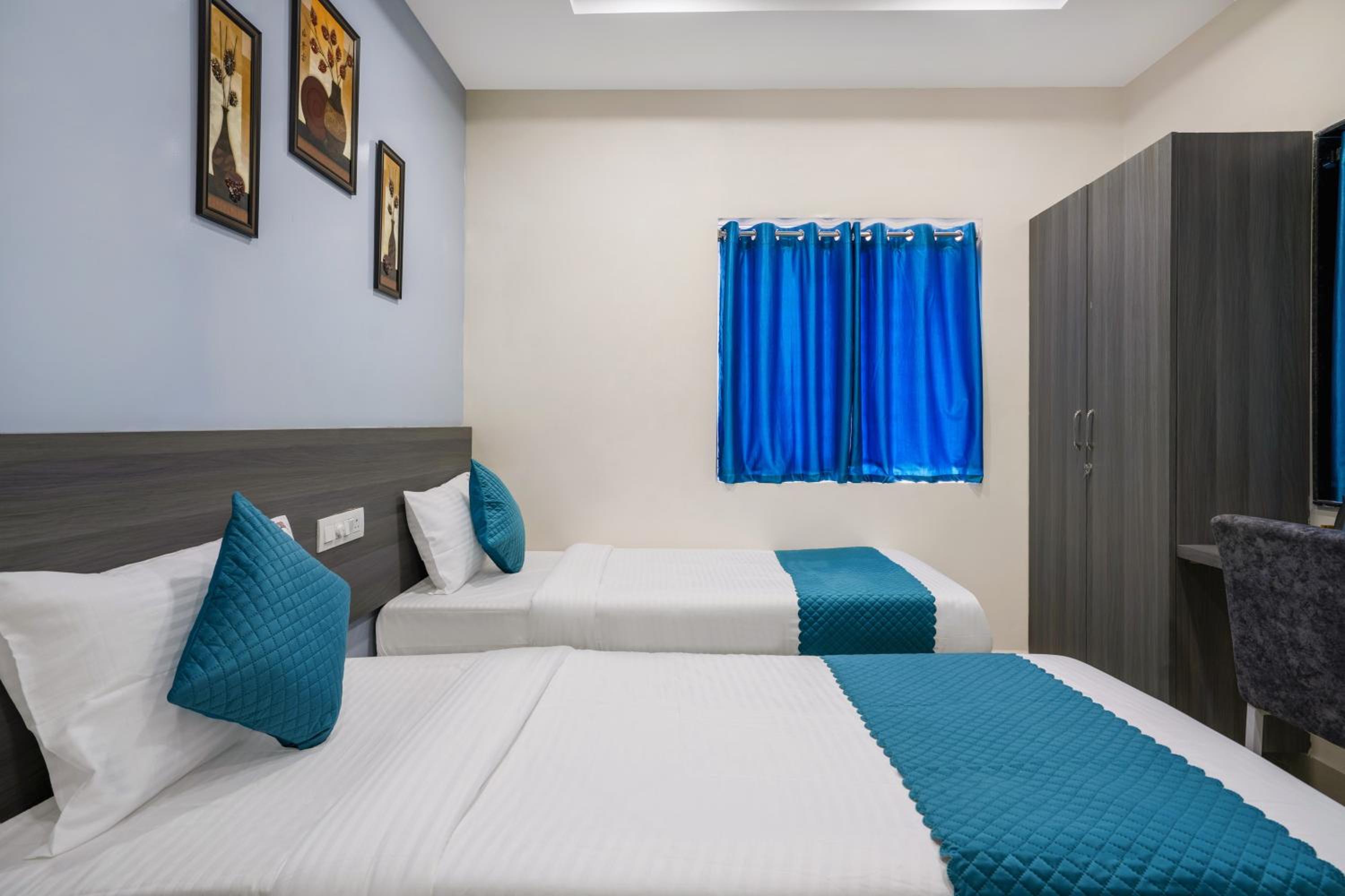Deluxe Twin Room - Photo 10
