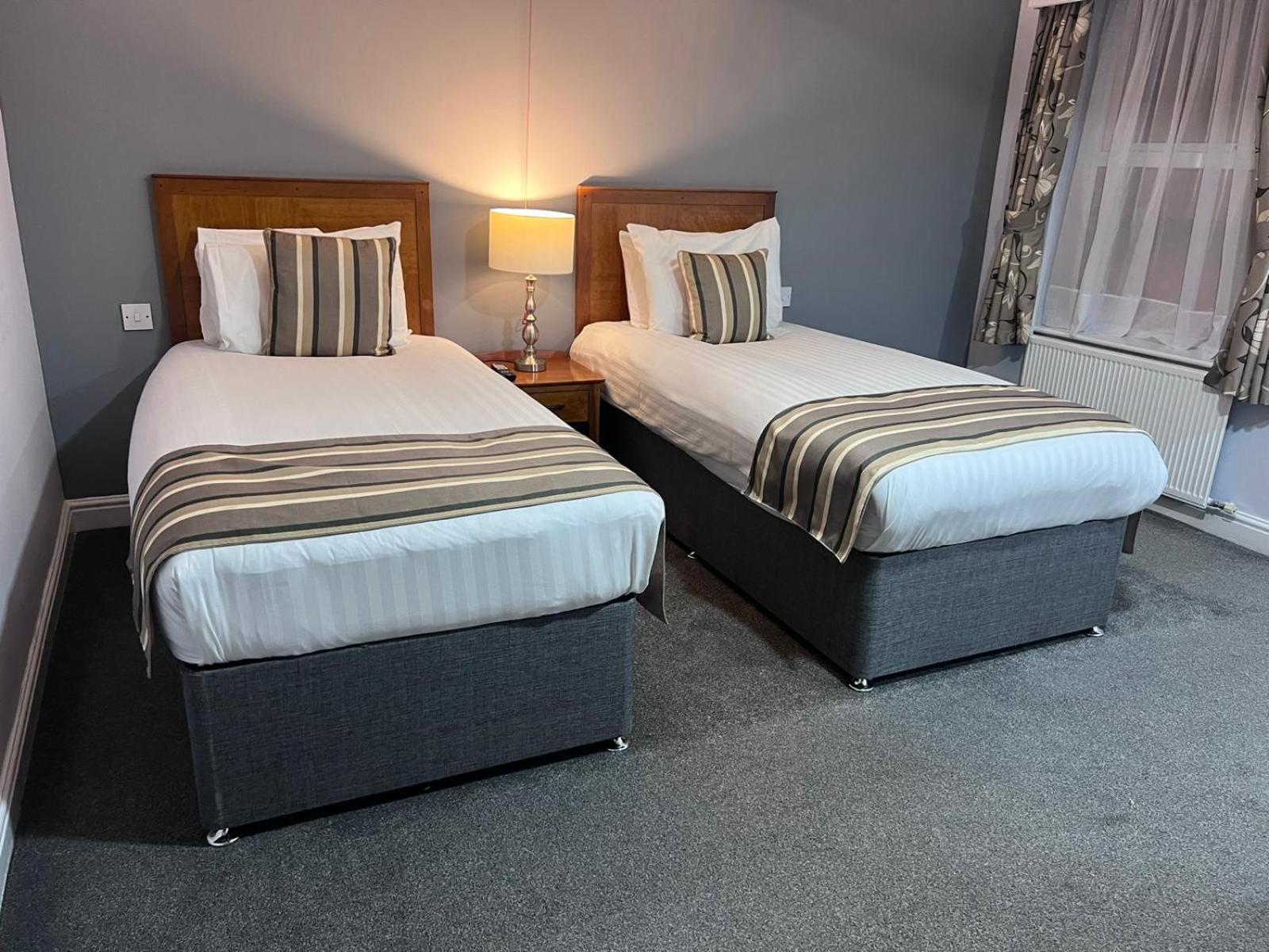 Twin Room - Photo 2