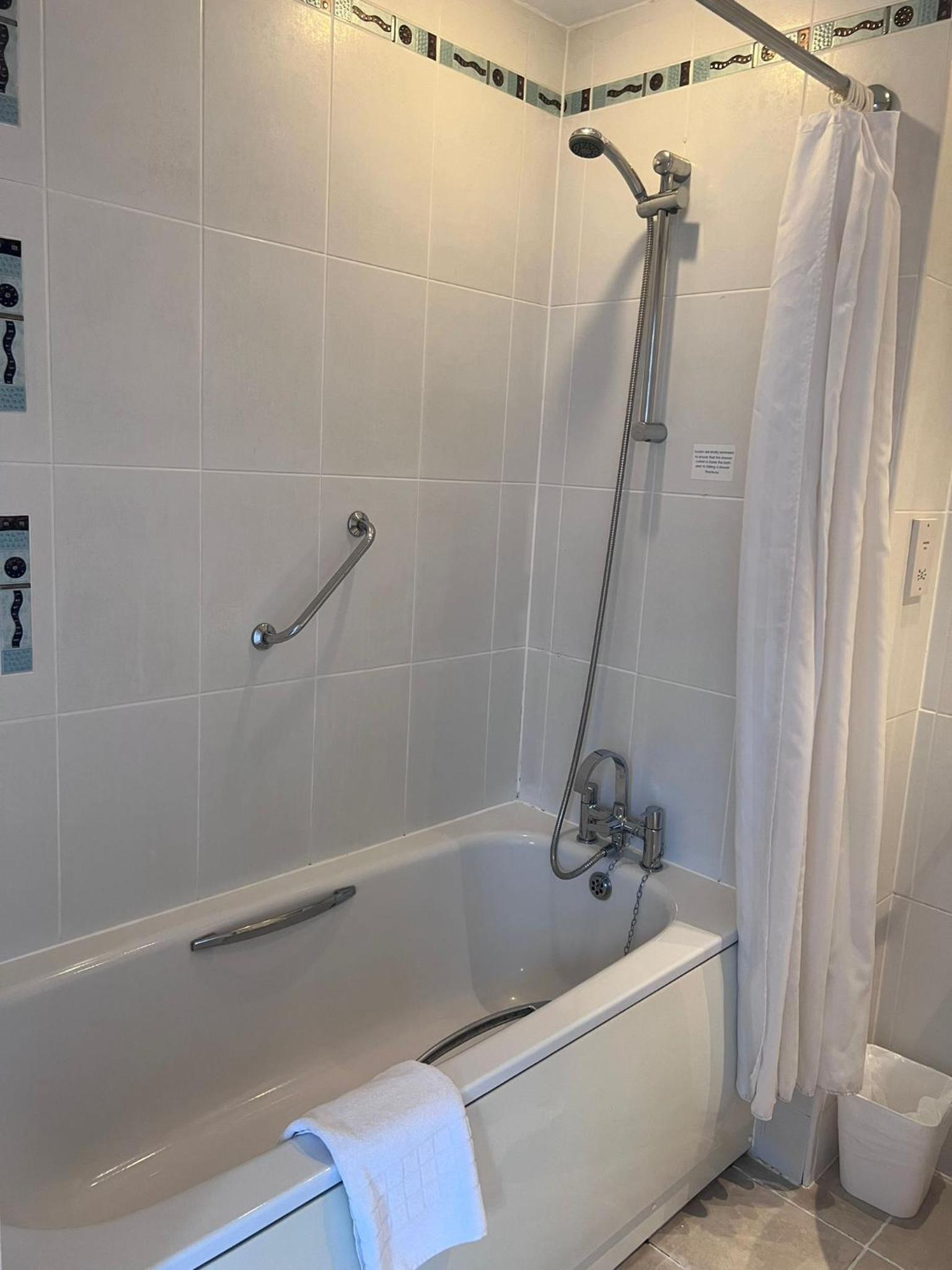 Twin Room - Photo 5