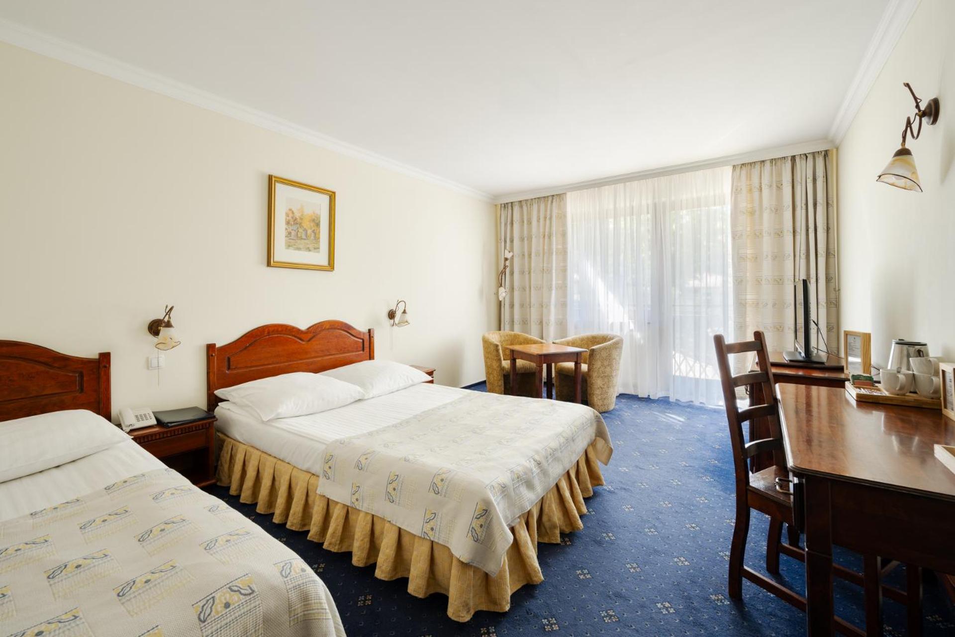 Double Room with Extra Bed photo 1