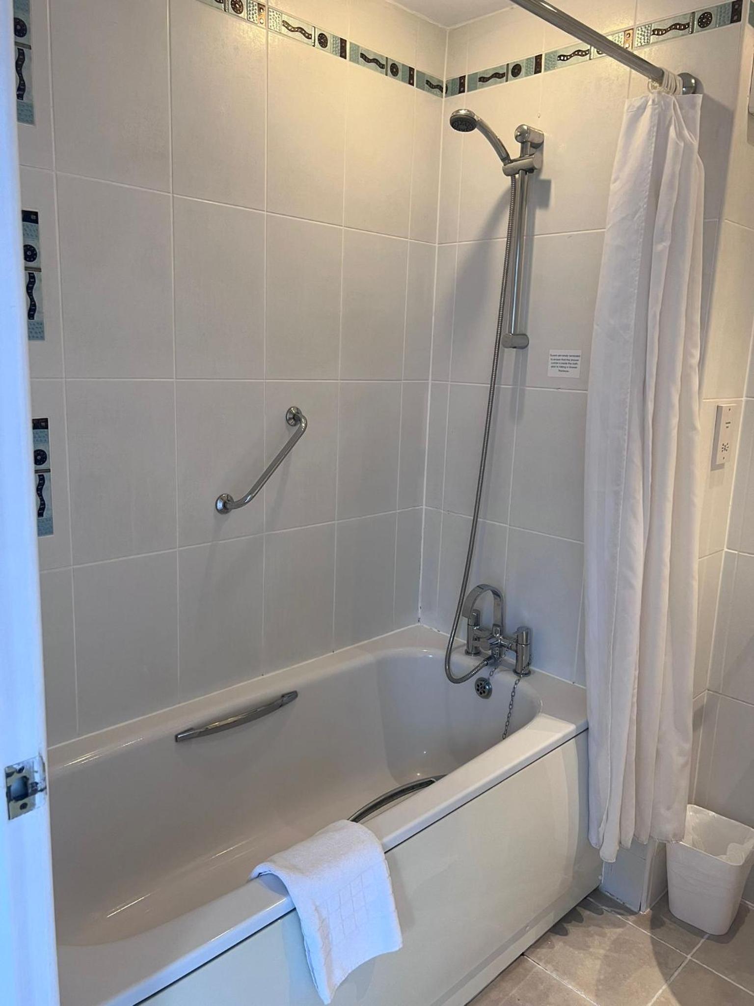 Standard Double Room - Photo 4