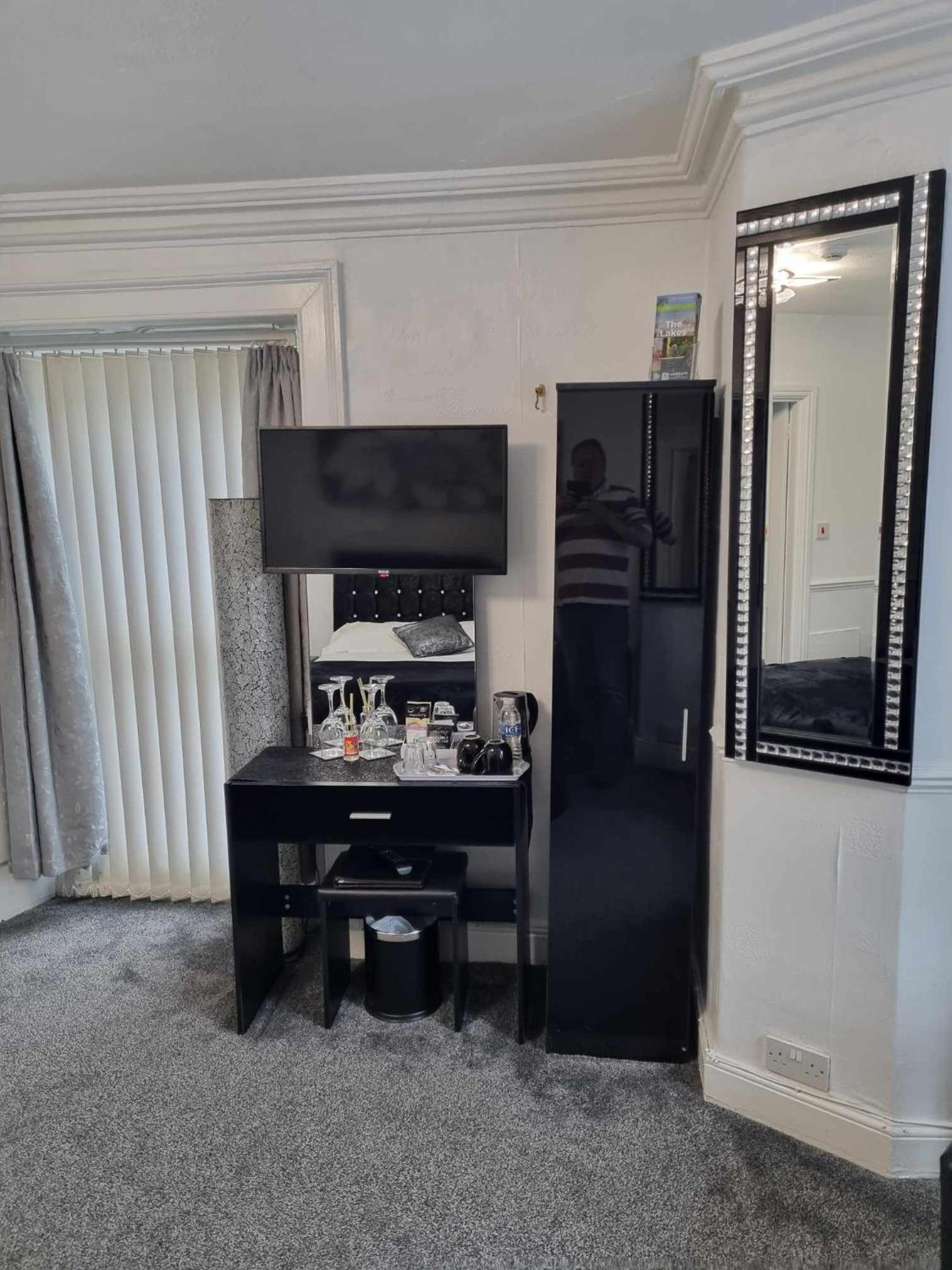 Double Room with Private Bathroom photo 3