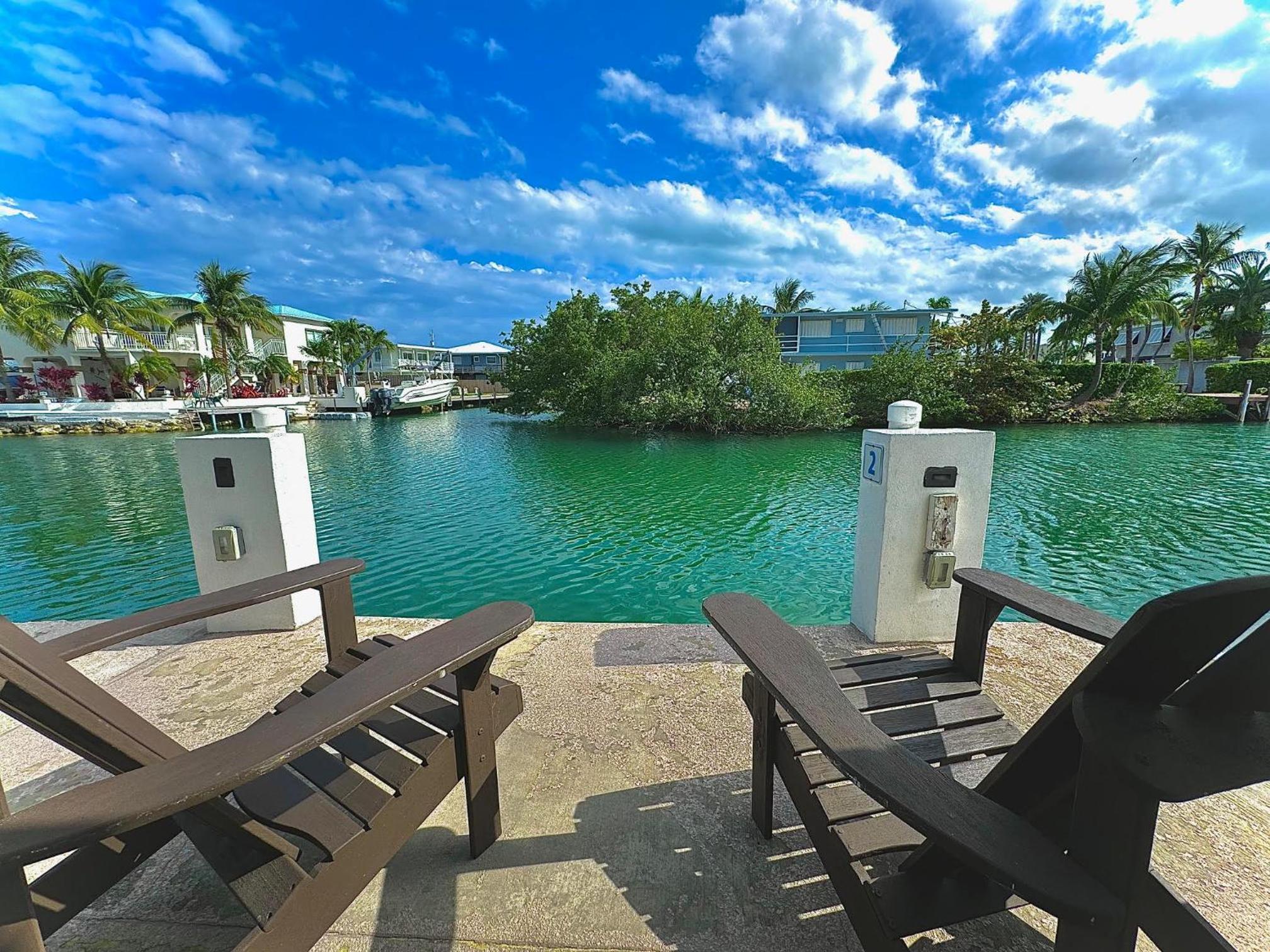 King Bed Water View photo 3