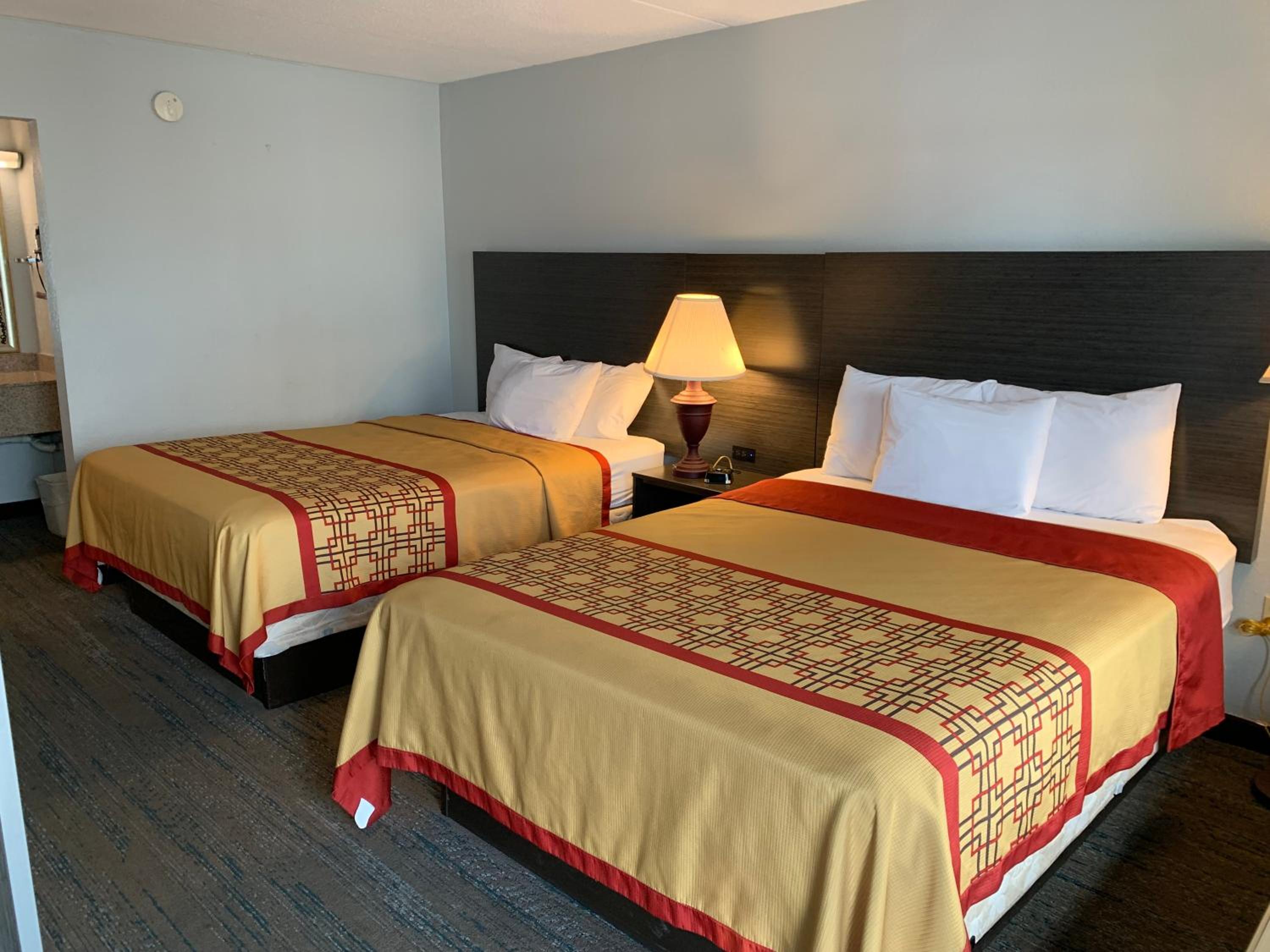 Queen Room with Two Queen Beds - Non-Smoking photo 1