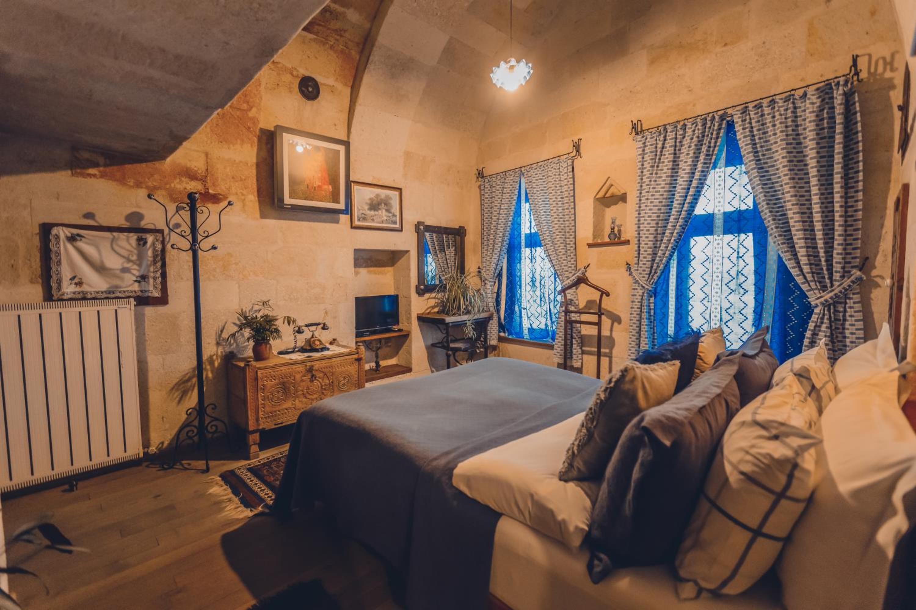 Standard Double or Twin Room - Photo 17