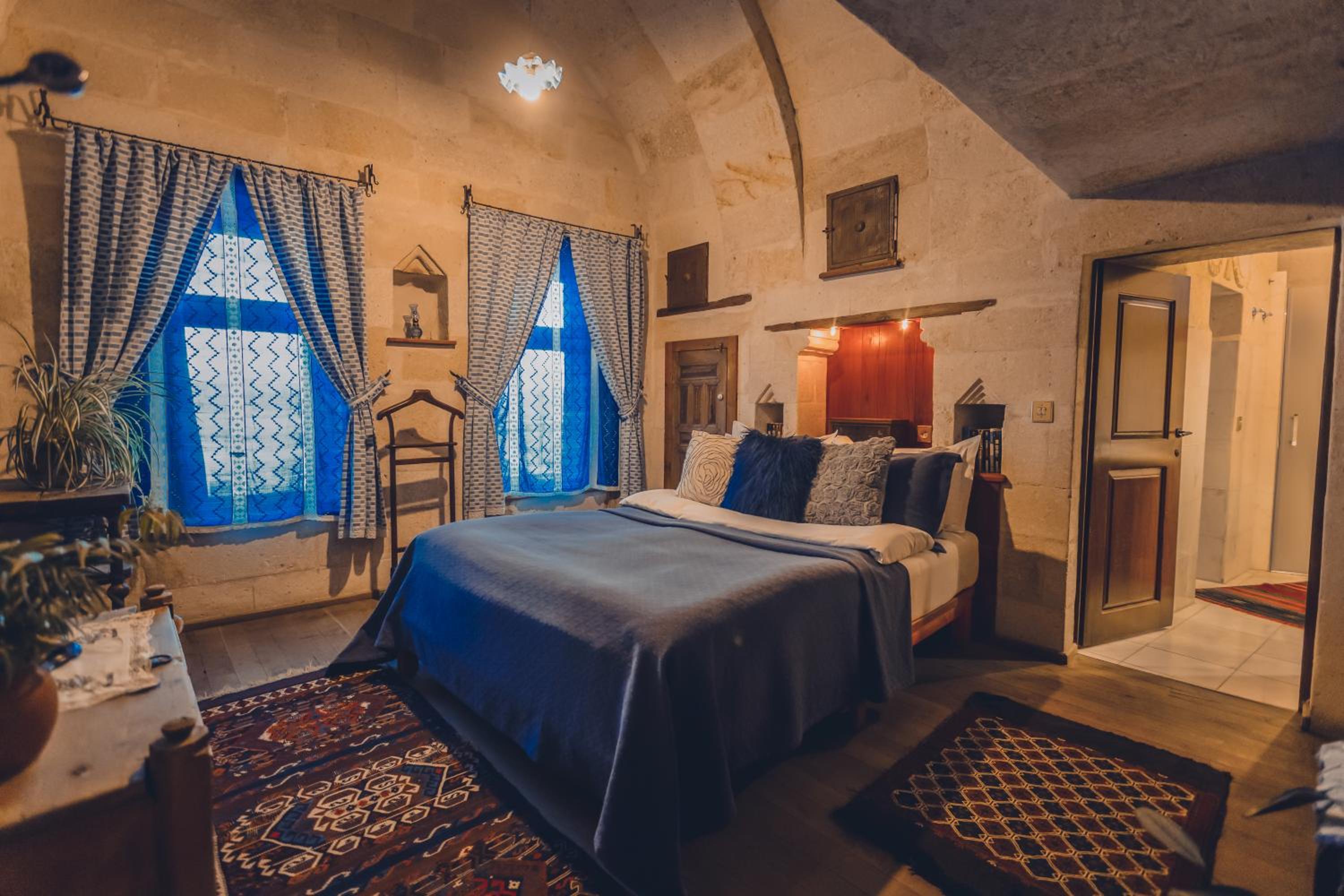 Standard Double or Twin Room - Photo 16