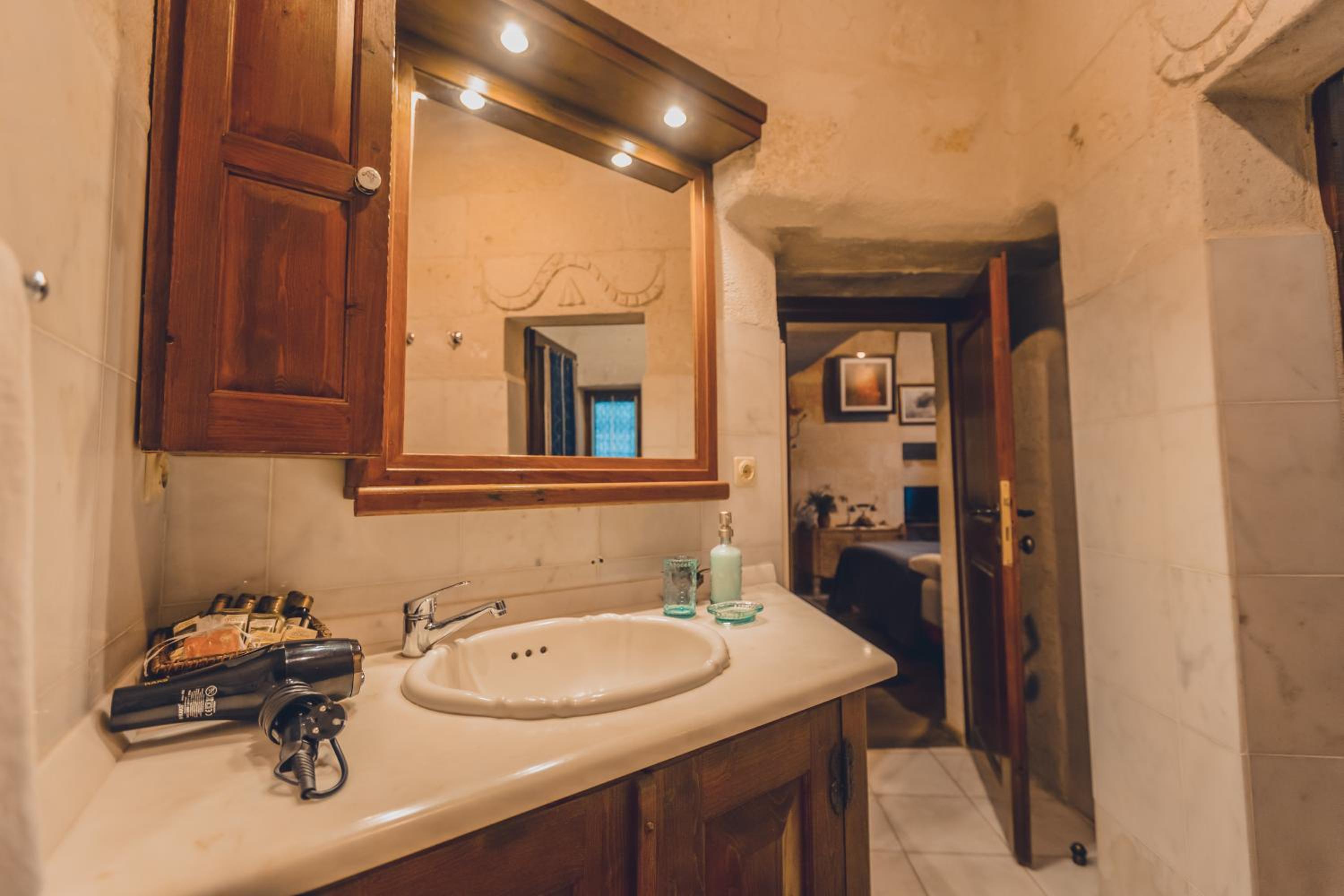 Standard Double or Twin Room - Photo 15