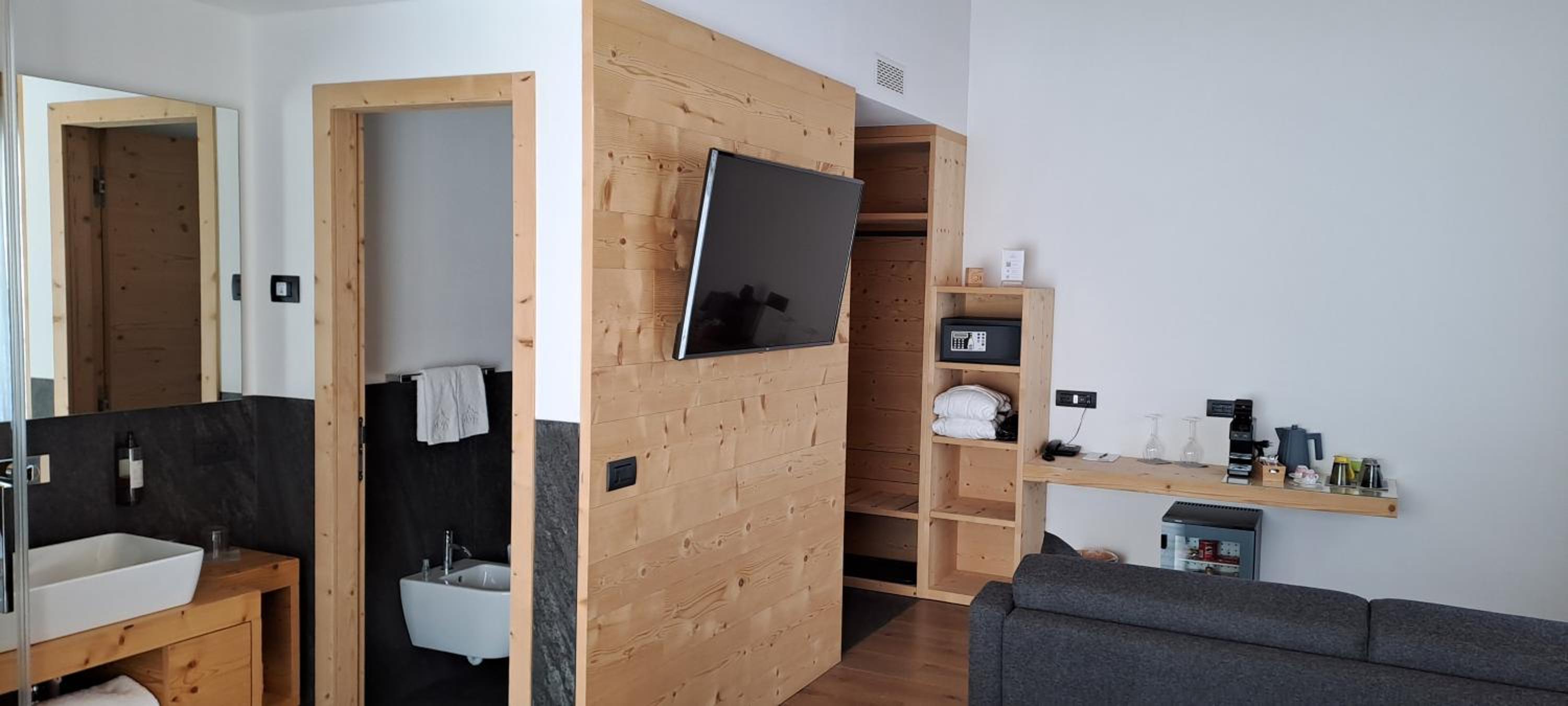 Deluxe Double or Twin Room - Photo 2