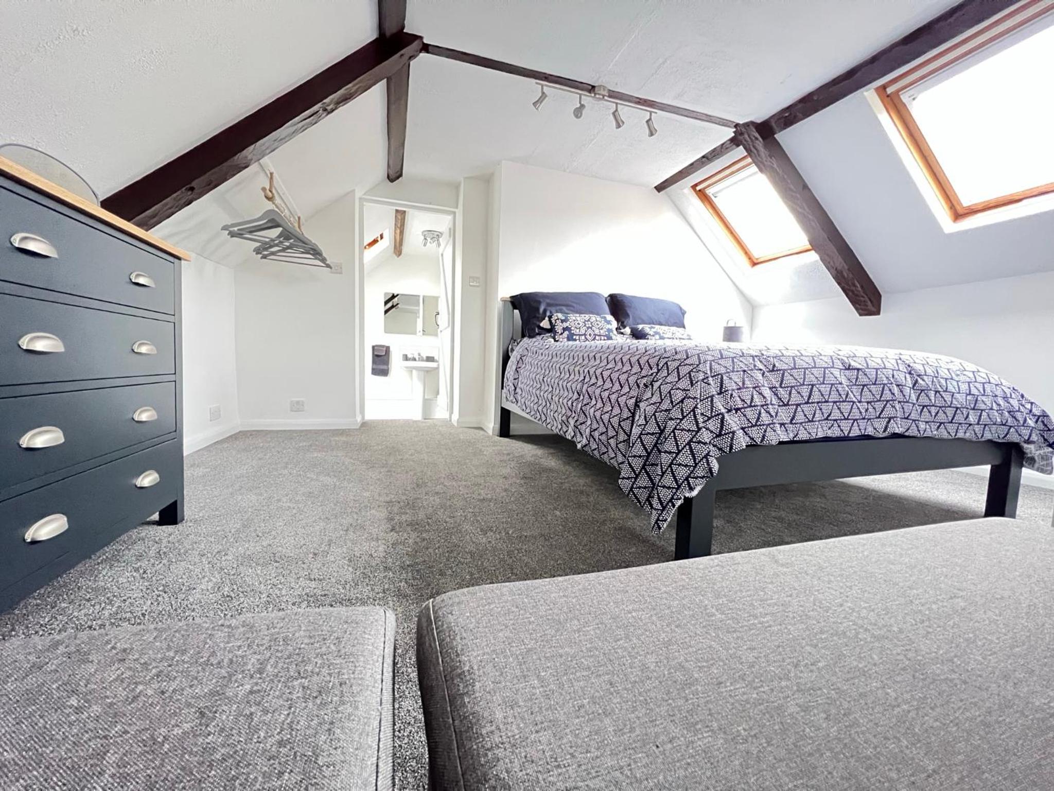 One-Bedroom House photo 1