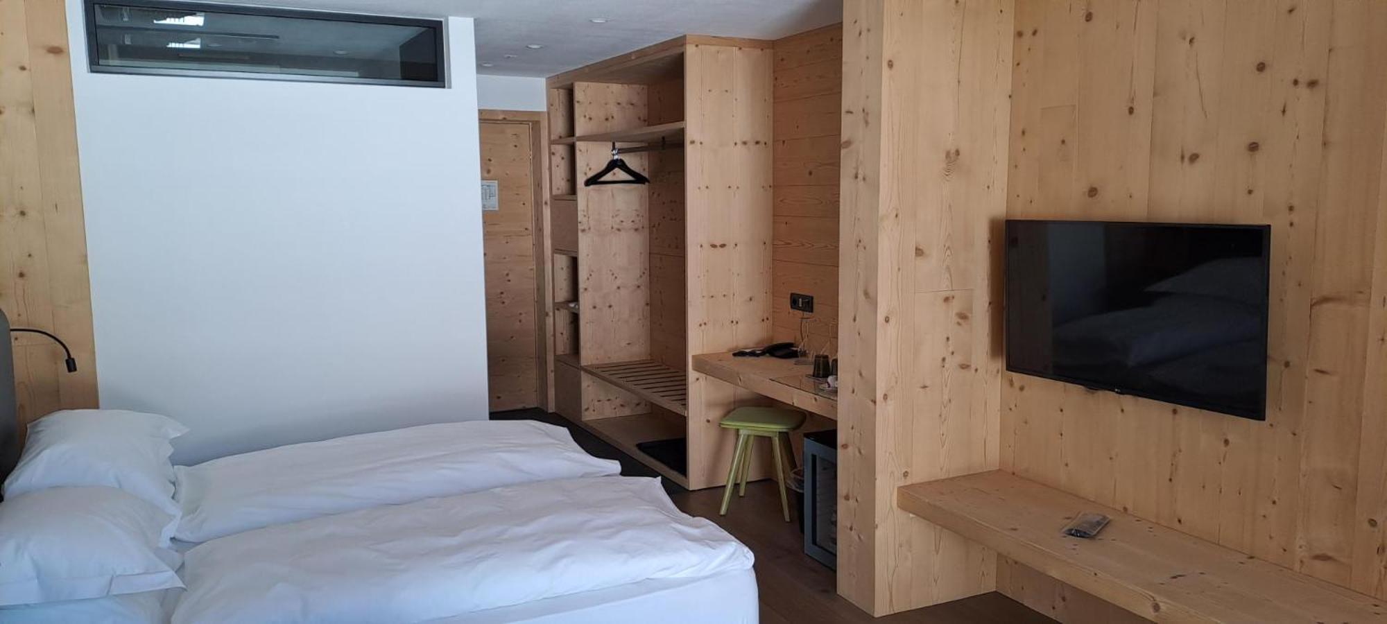 Superior Double or Twin Room with Mountain View - Photo 14