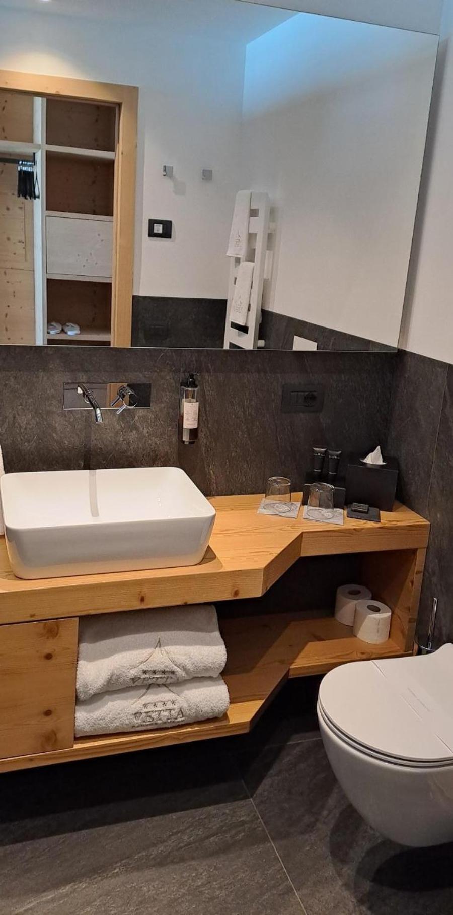 Superior Double or Twin Room with Mountain View - Photo 12