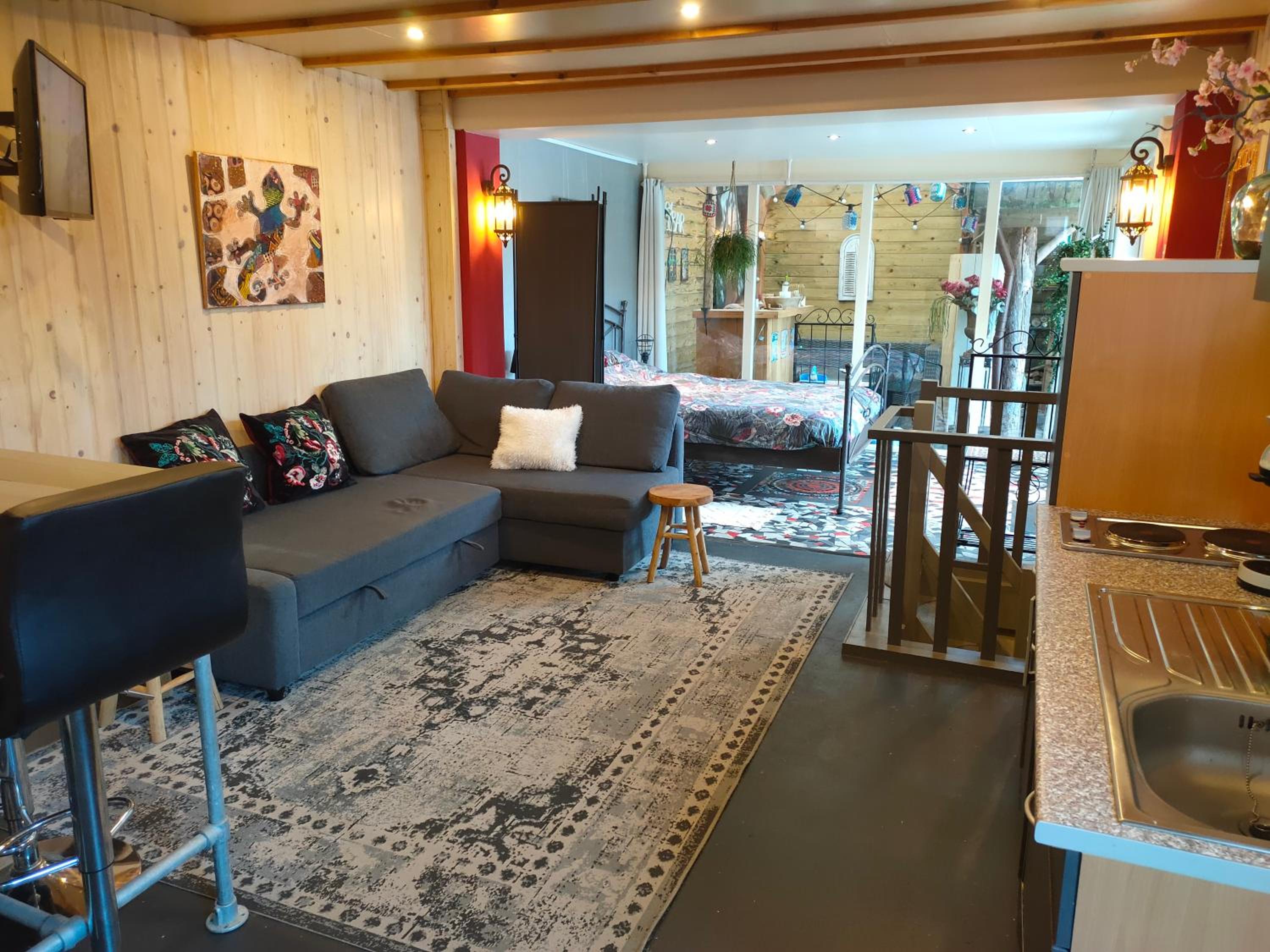 One-Bedroom House photo 1