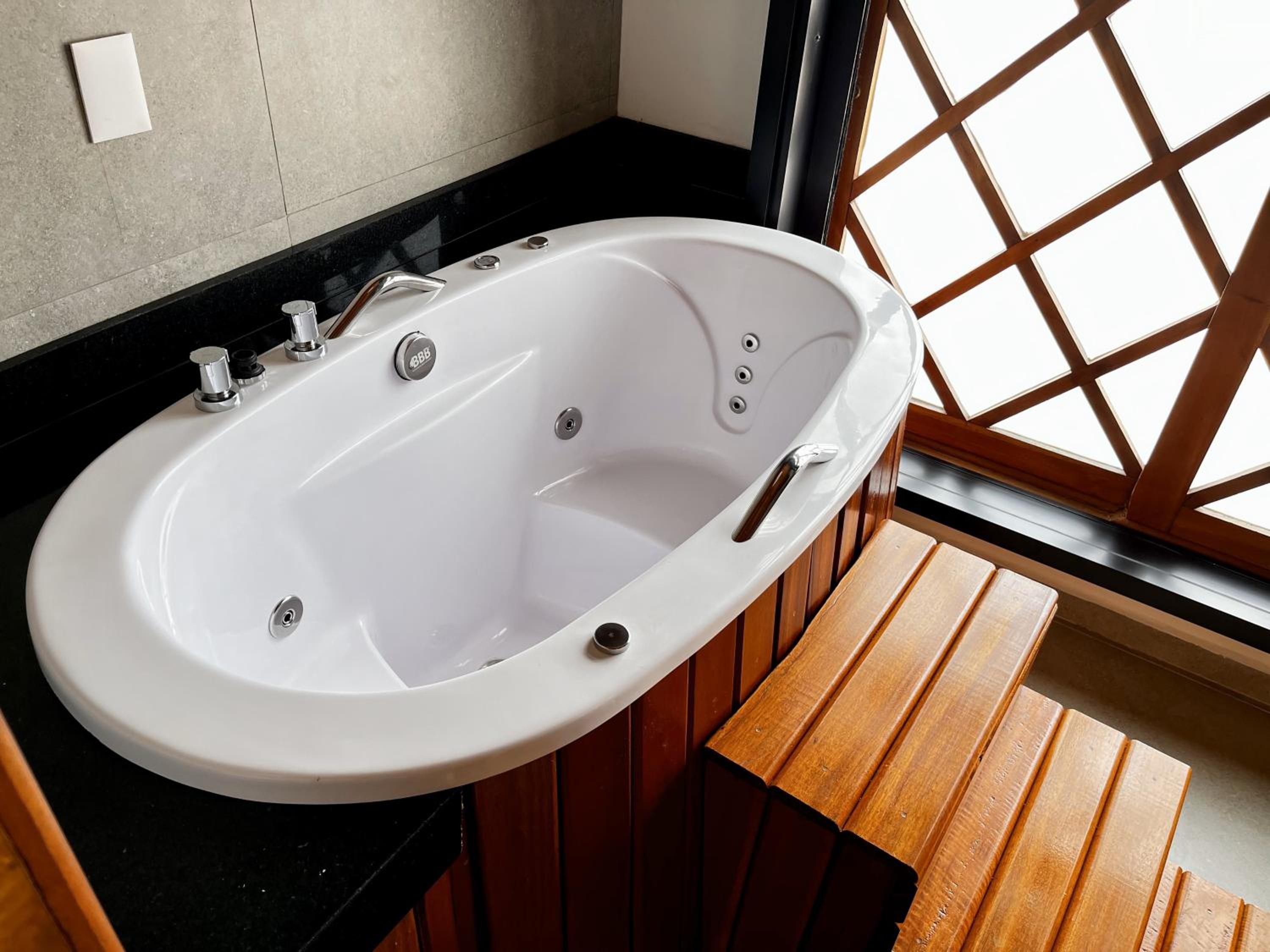 King Room with Spa Bath