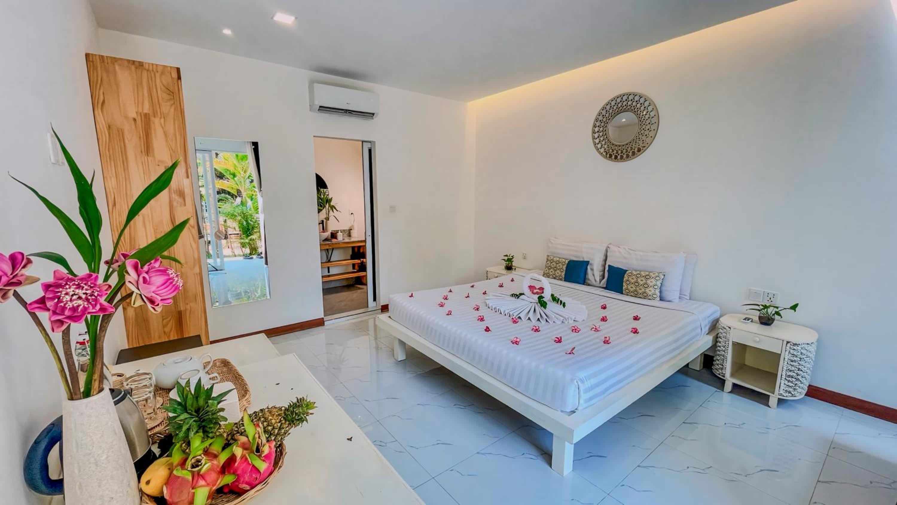 Studio Double With Terrace Pool Access - Free Pick Up