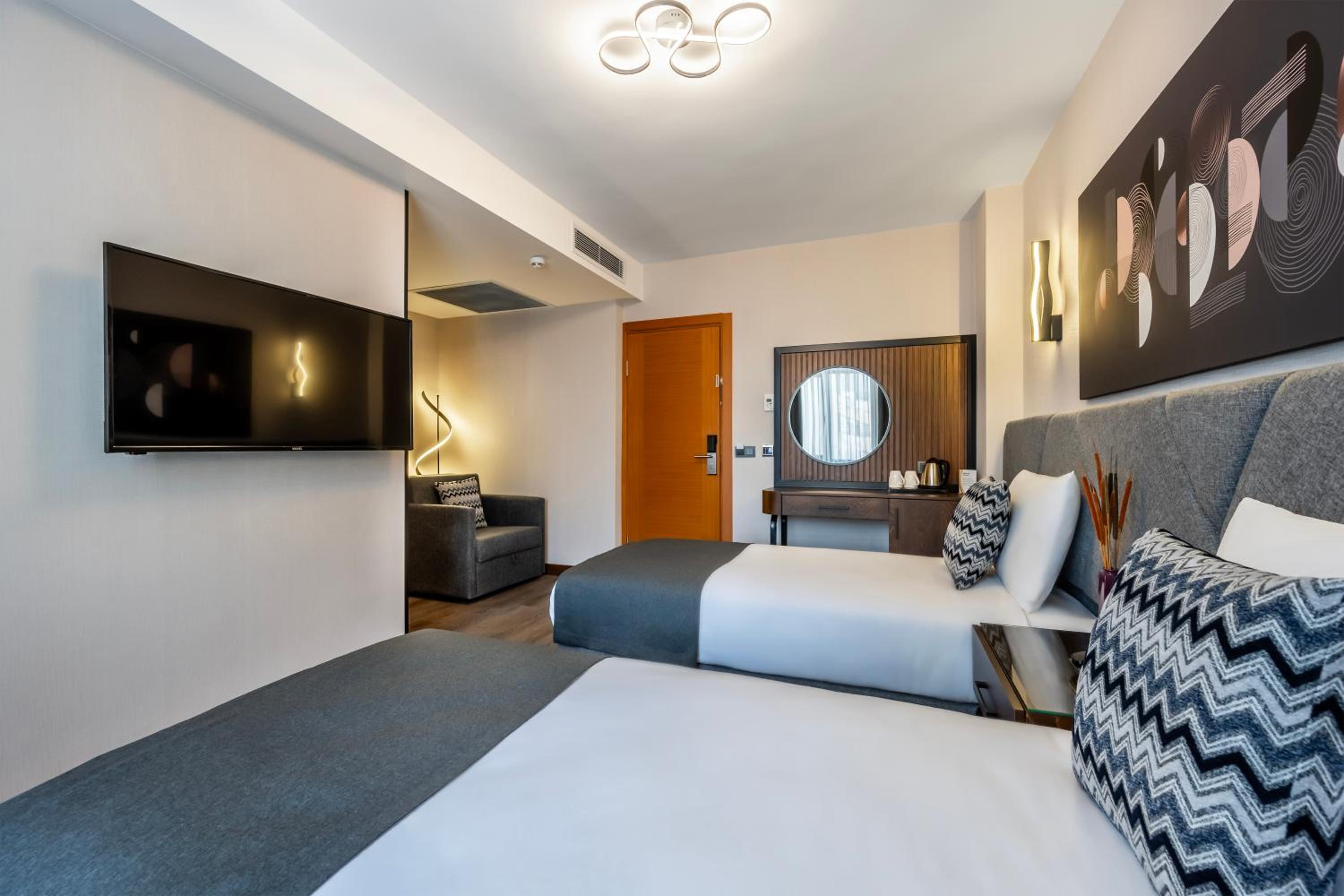 Deluxe Twin Room photo 3