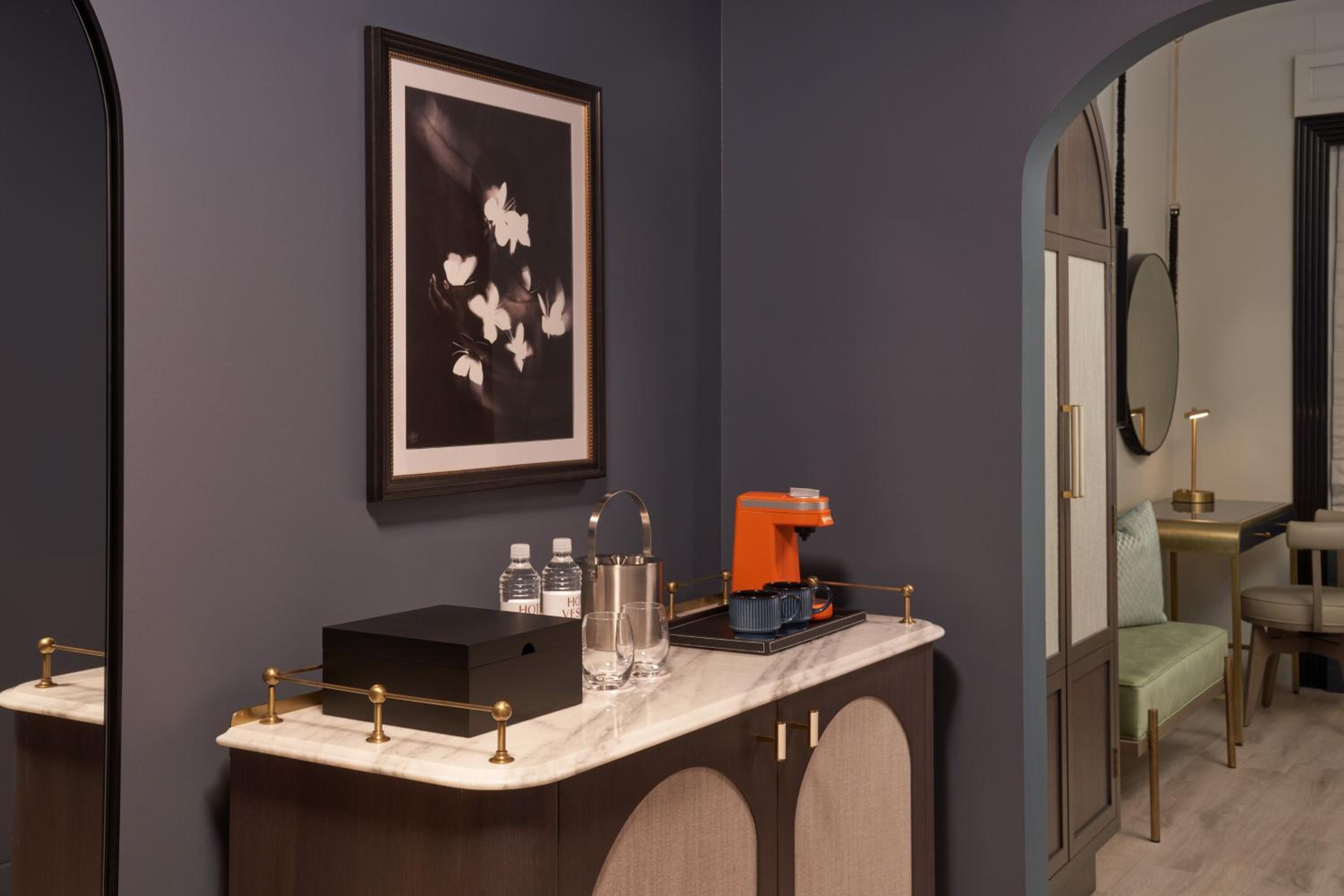 Standard King Room - Photo 2