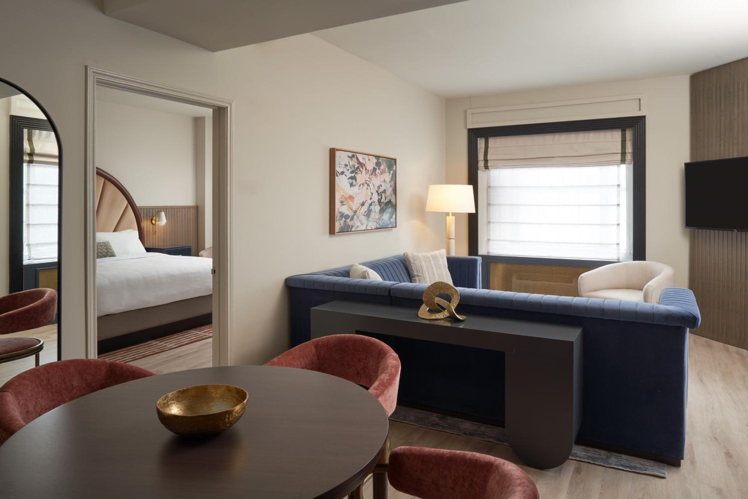 Vesper King Suite with Sofa Bed - Photo 6