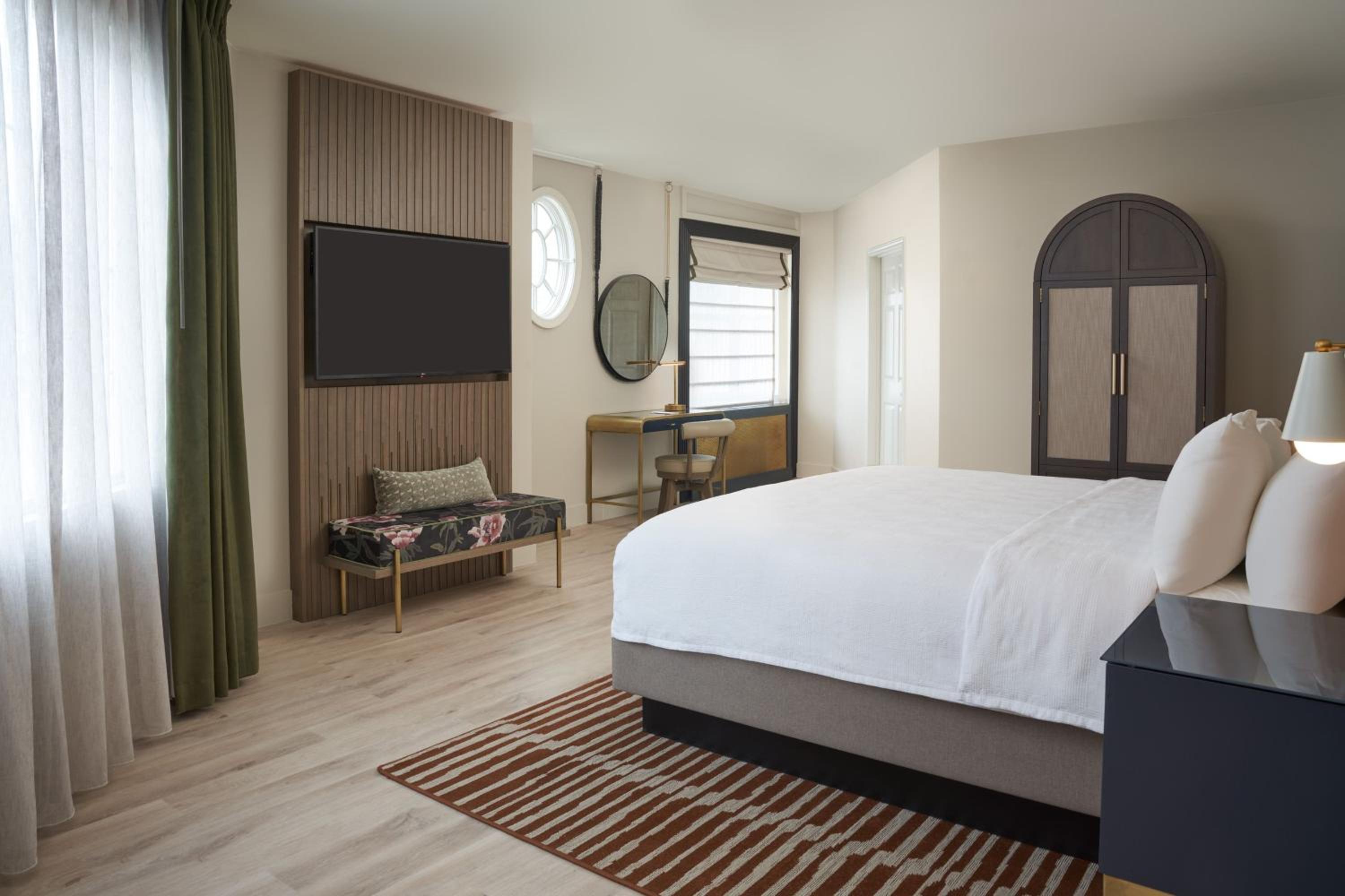 King Suite with Sofa Bed - Photo 4