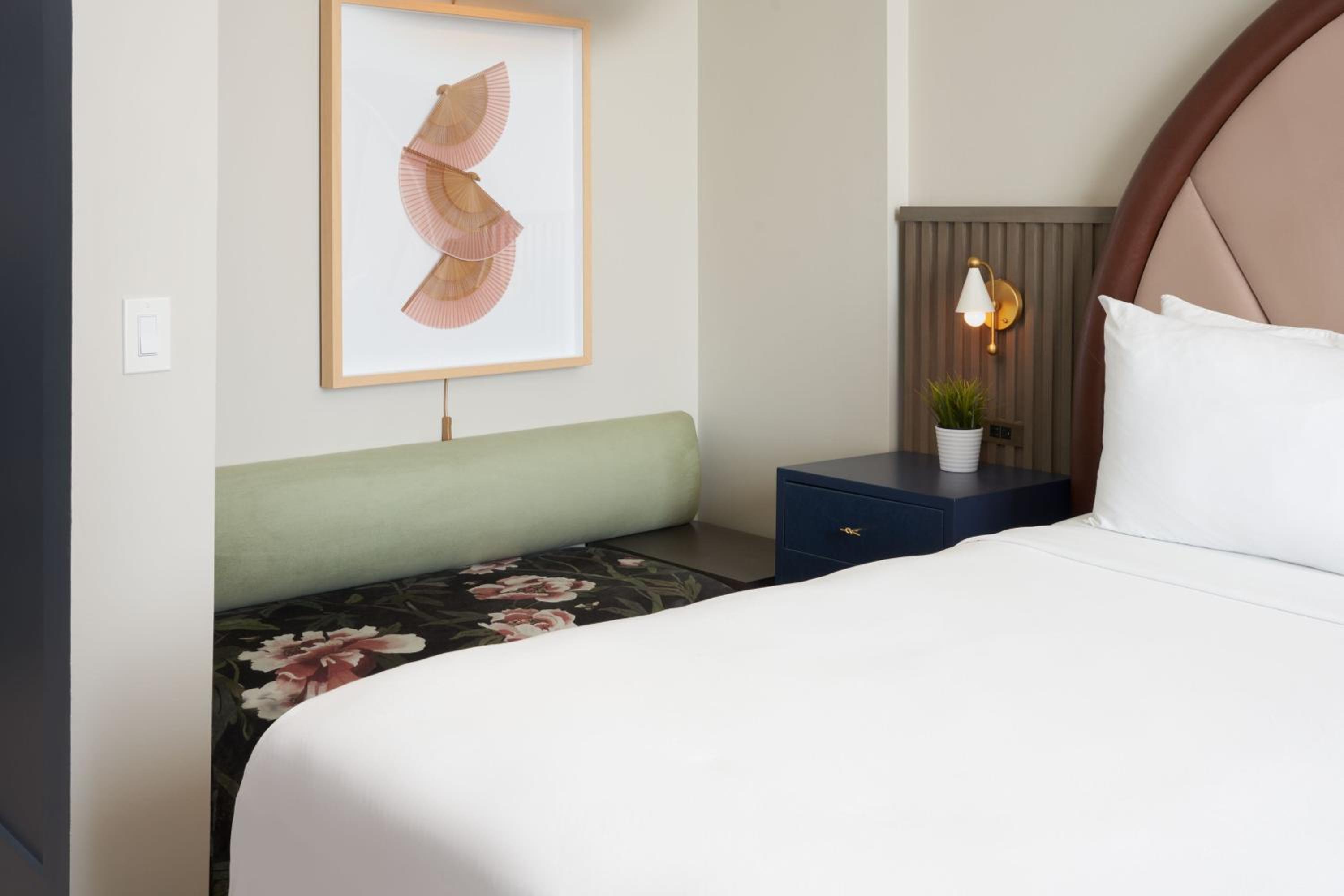 Standard King Room - Photo 3