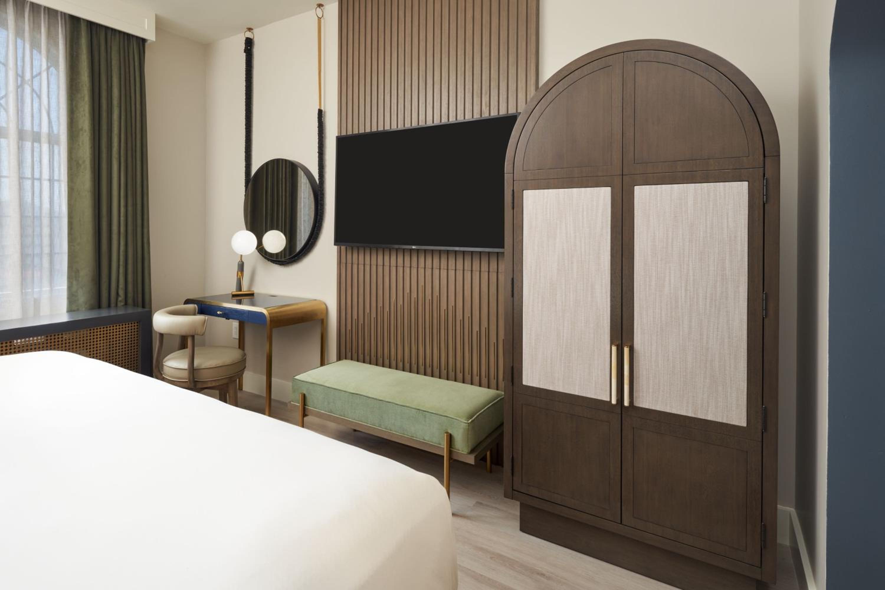 Standard King Room - Photo 4