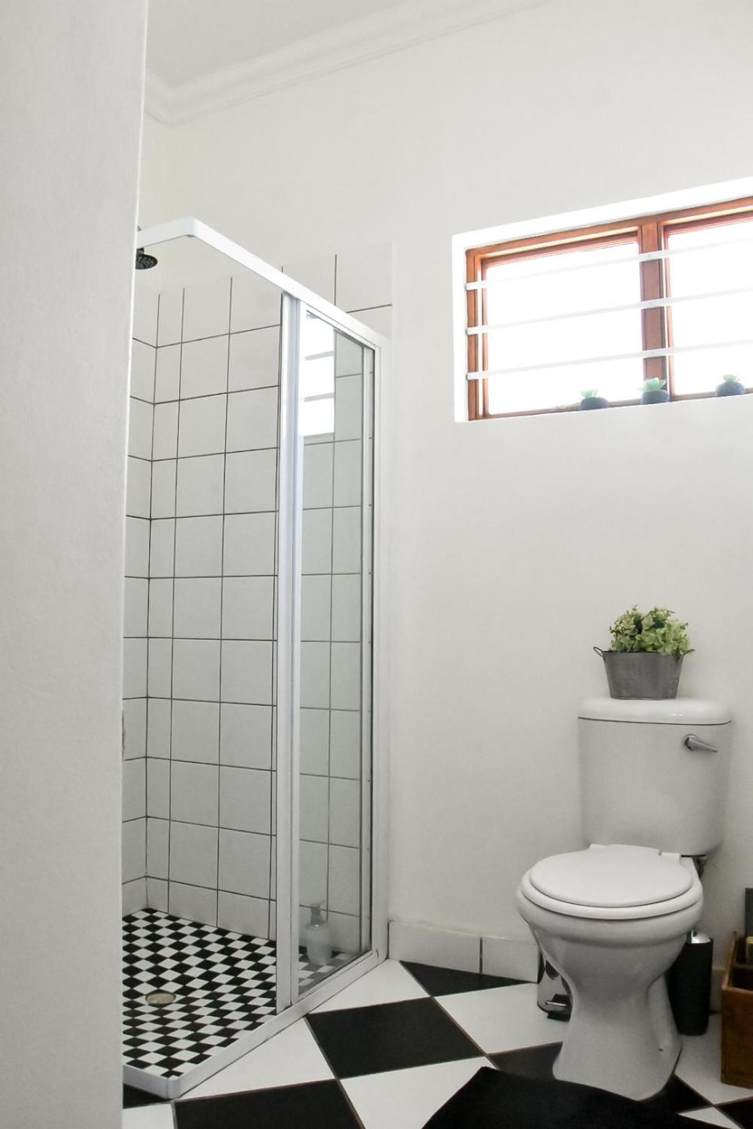 Family Room with Bathroom photo 2
