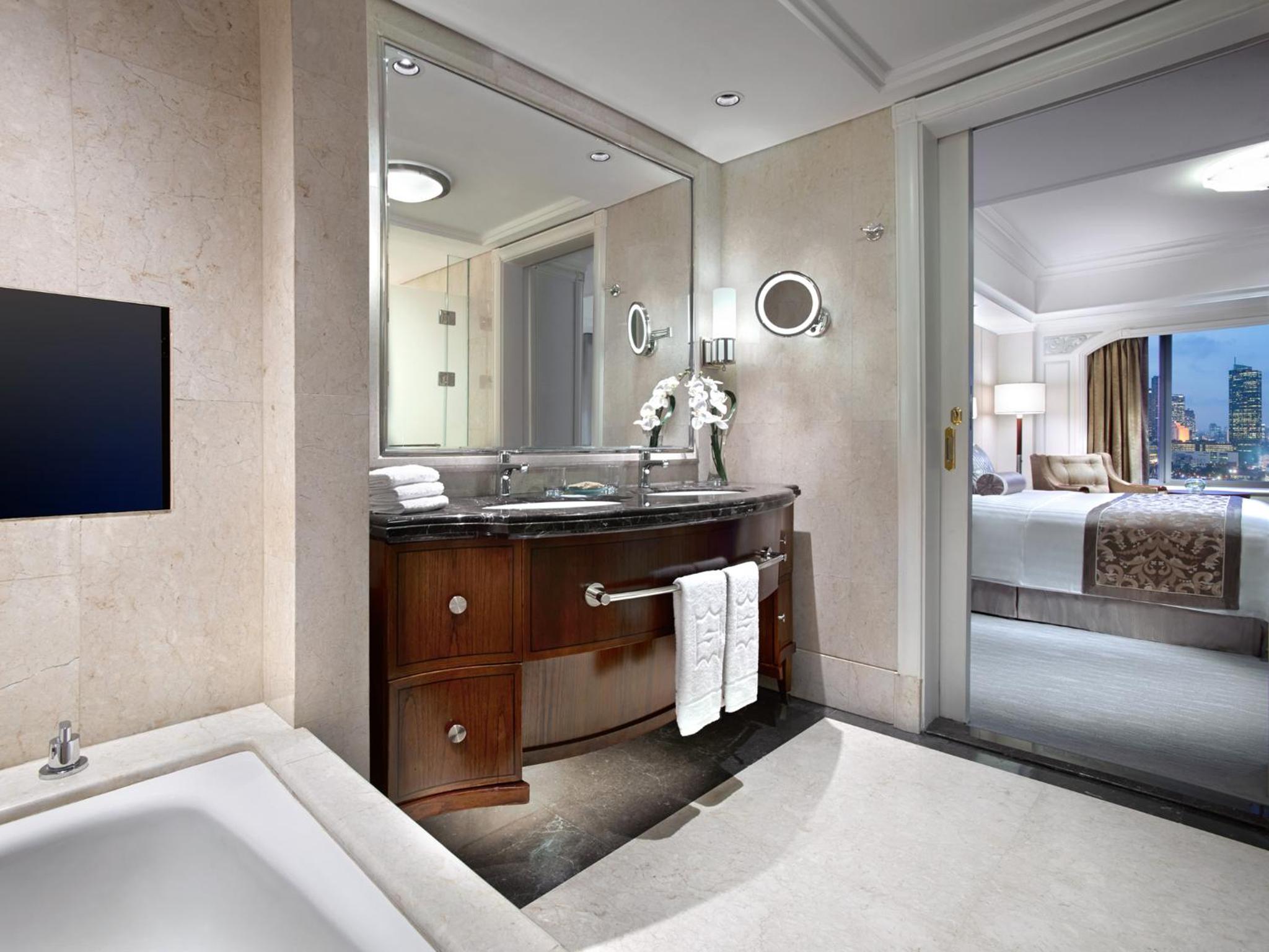 One-Bedroom Suite - Photo 5