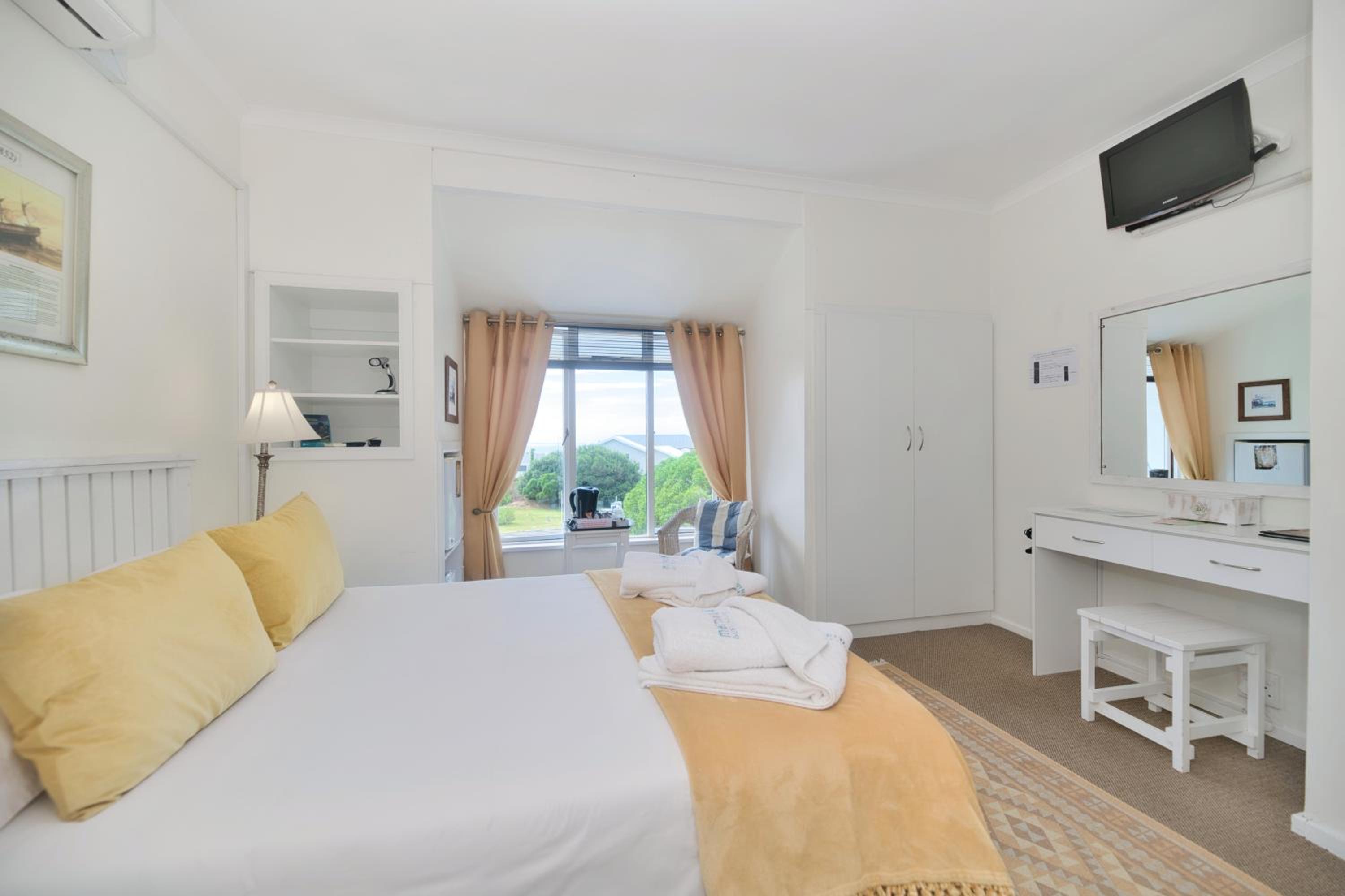 Double Room - Photo 11