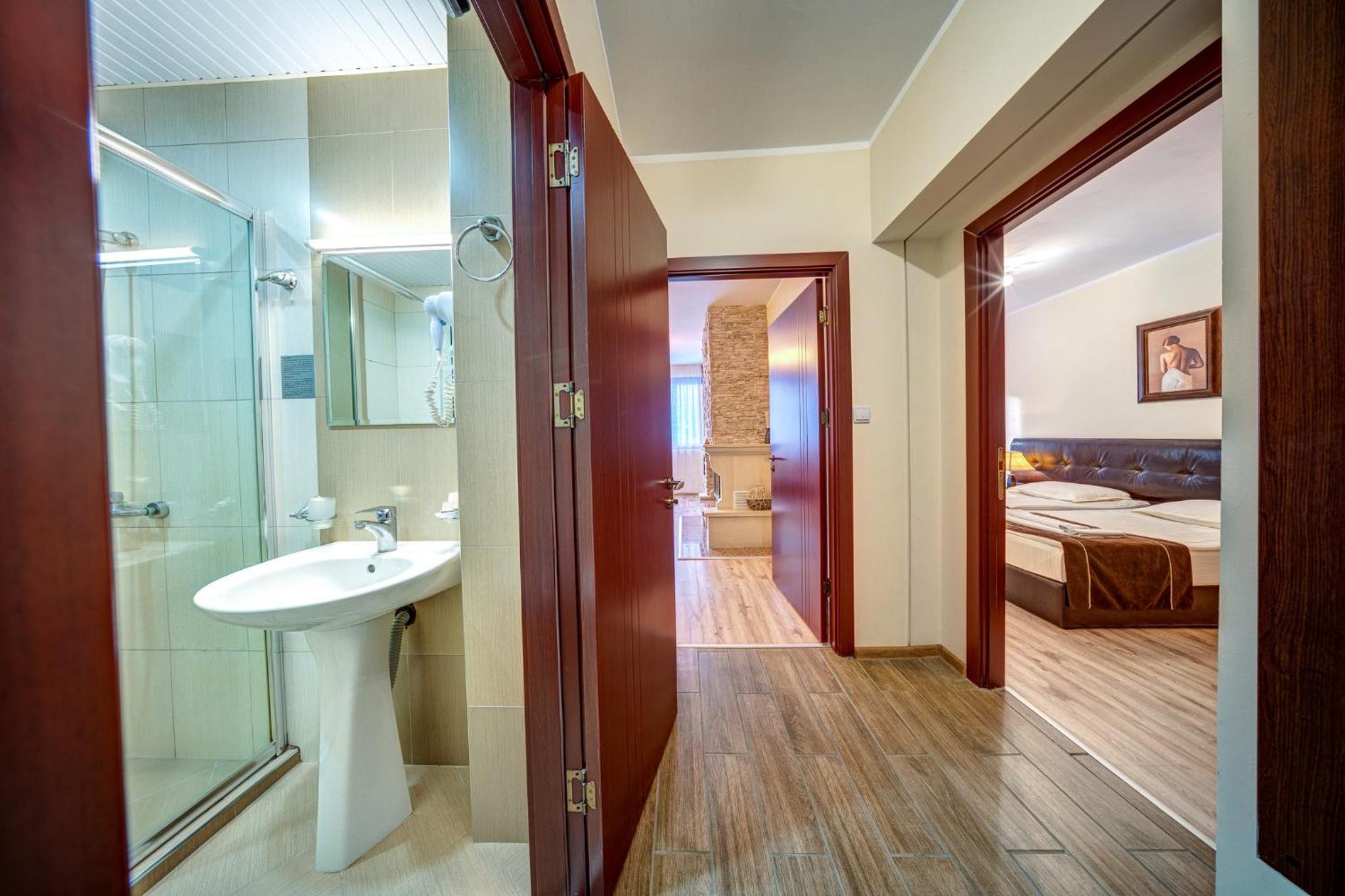 One-Bedroom Apartment (2 Adults +1 Child up to 6 years old) - Photo 5