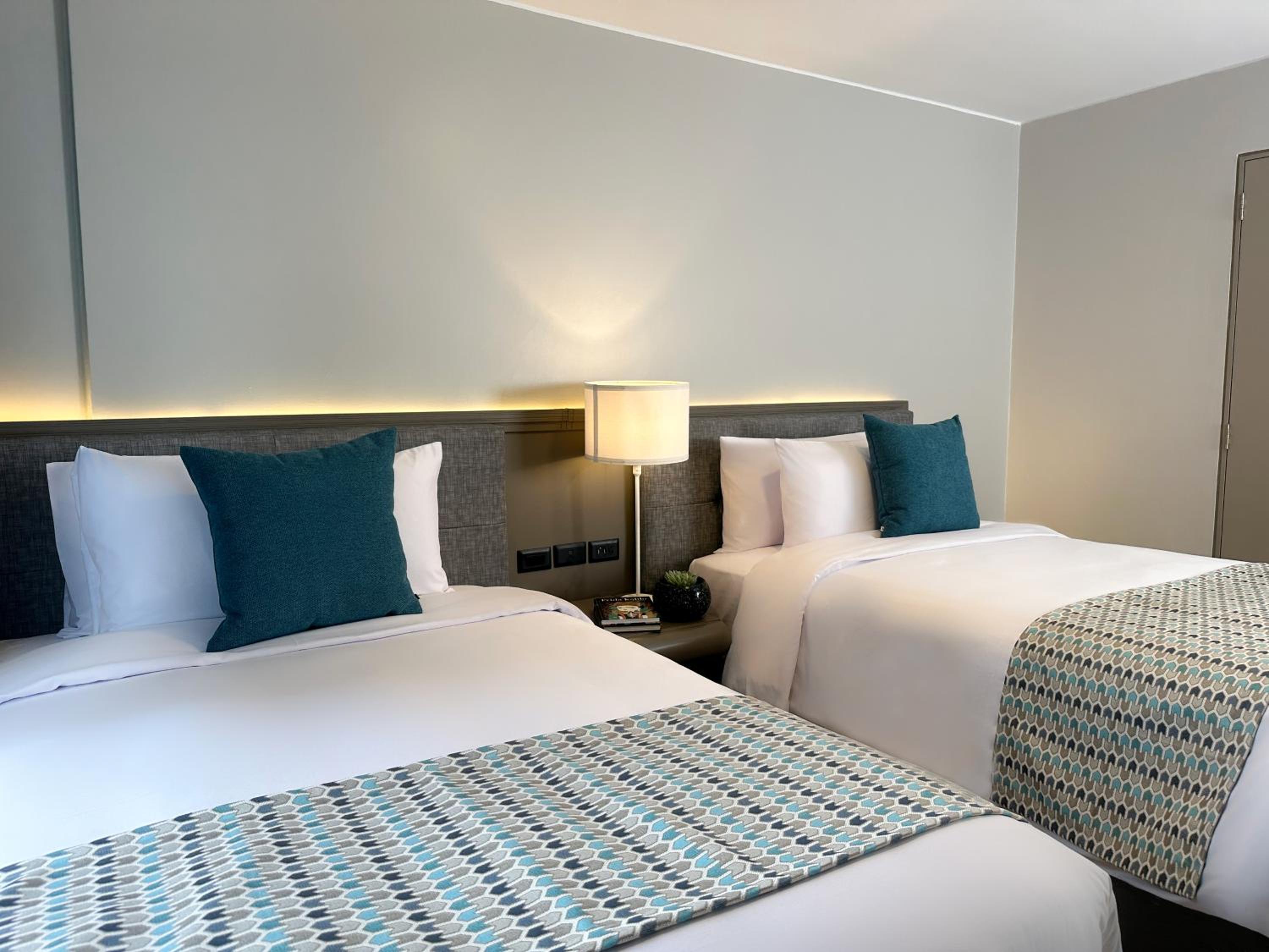 Business Room with Two Double Beds - Non-Smoking - Photo 5