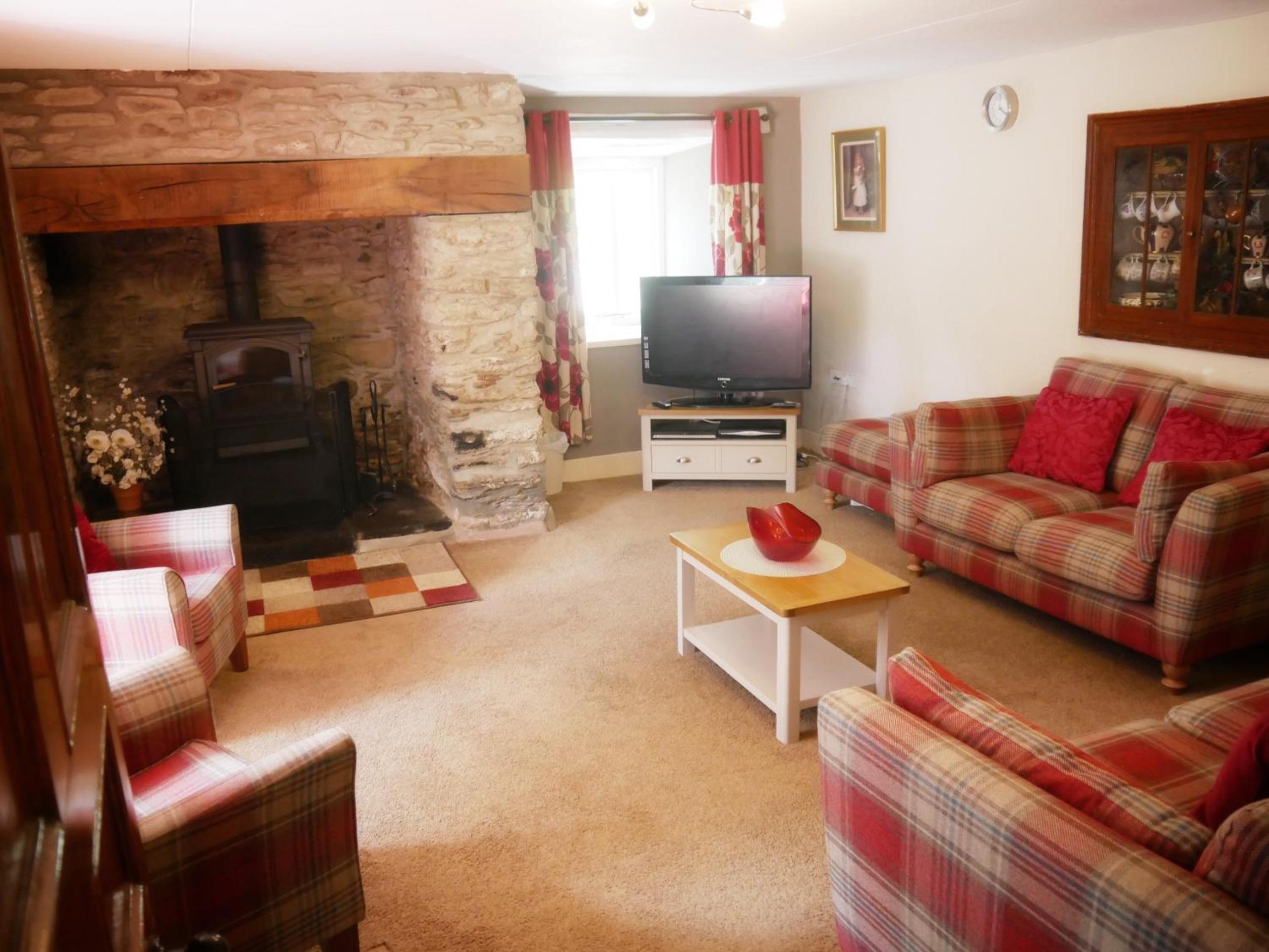 Five-Bedroom House photo 1