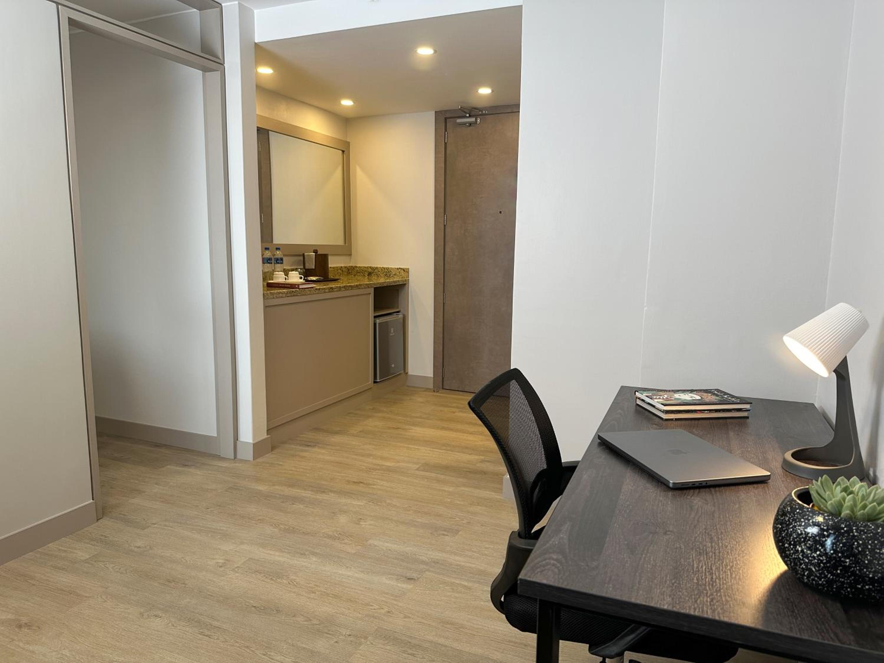 Business Room with Two Double Beds - Non-Smoking - Photo 6