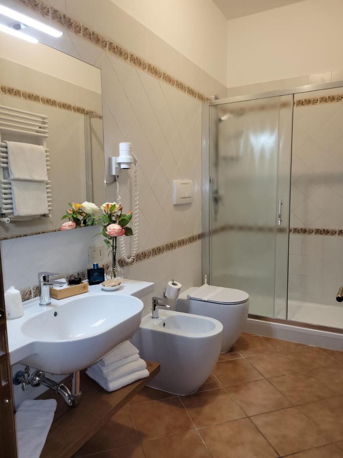 Standard Double or Twin Room photo 3