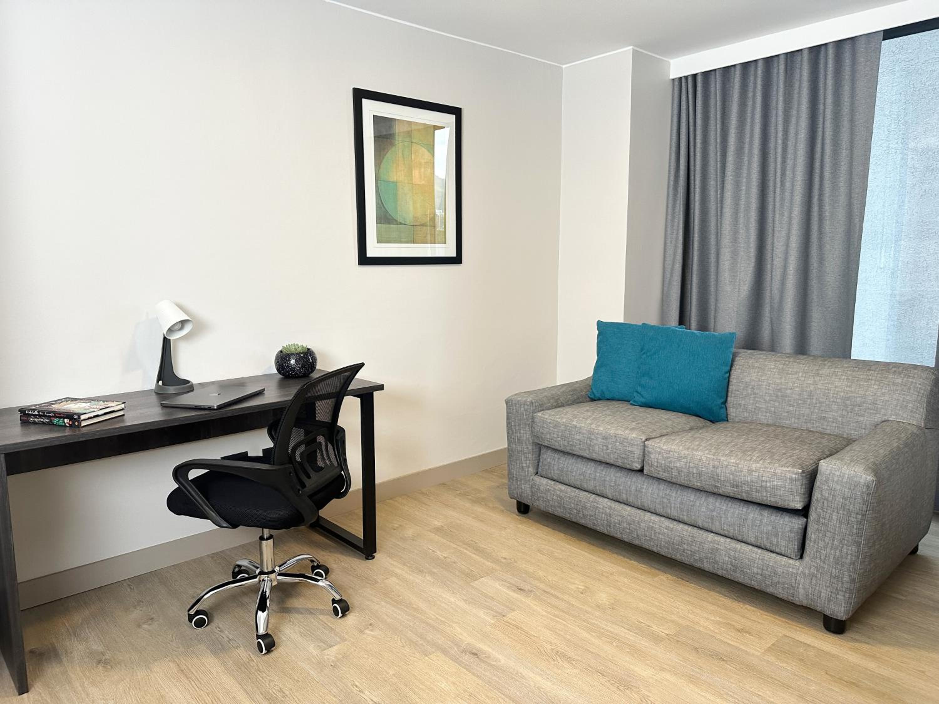 Business Room with Two Double Beds - Non-Smoking - Photo 2