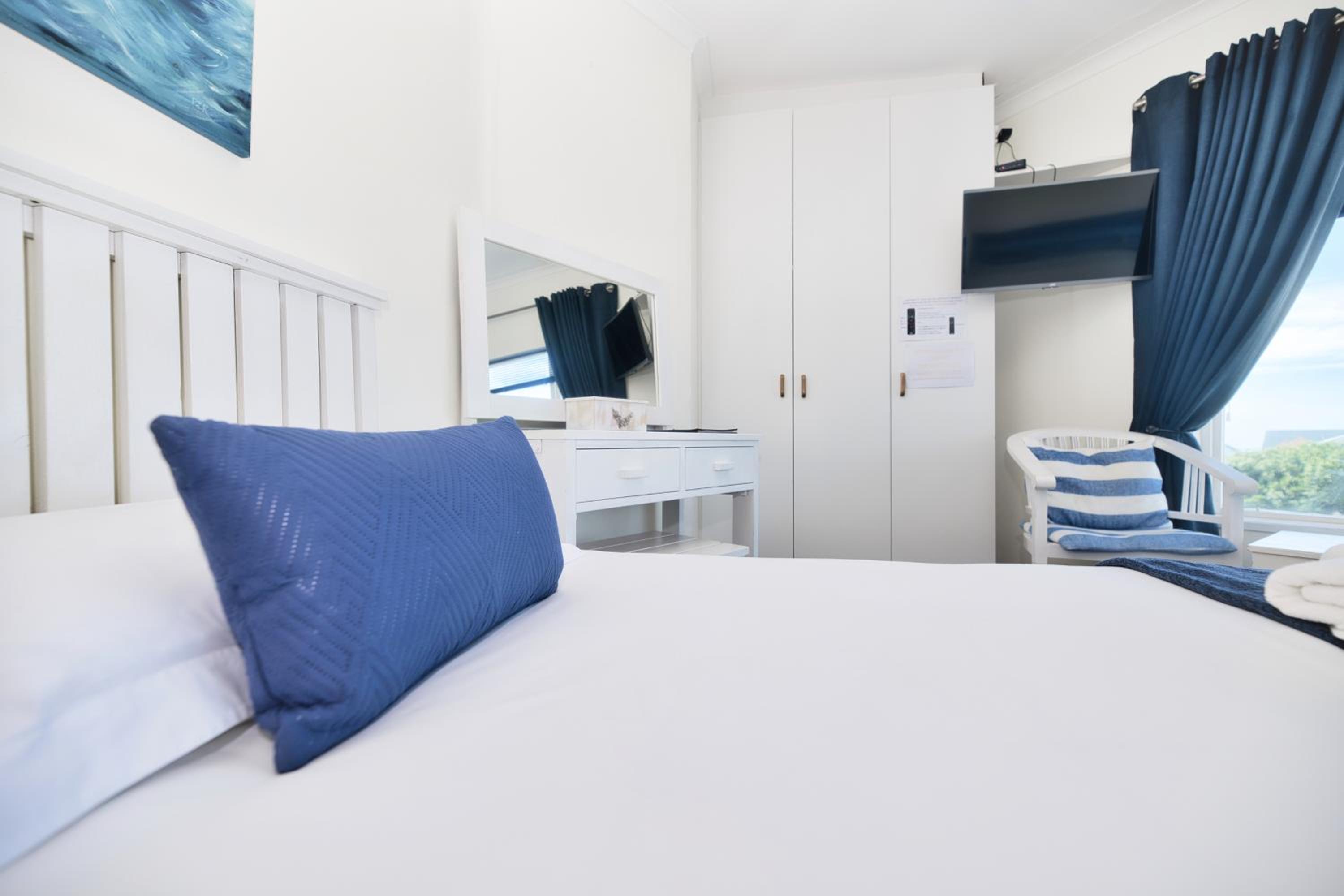 Standard Triple Room with Sea View - Photo 1