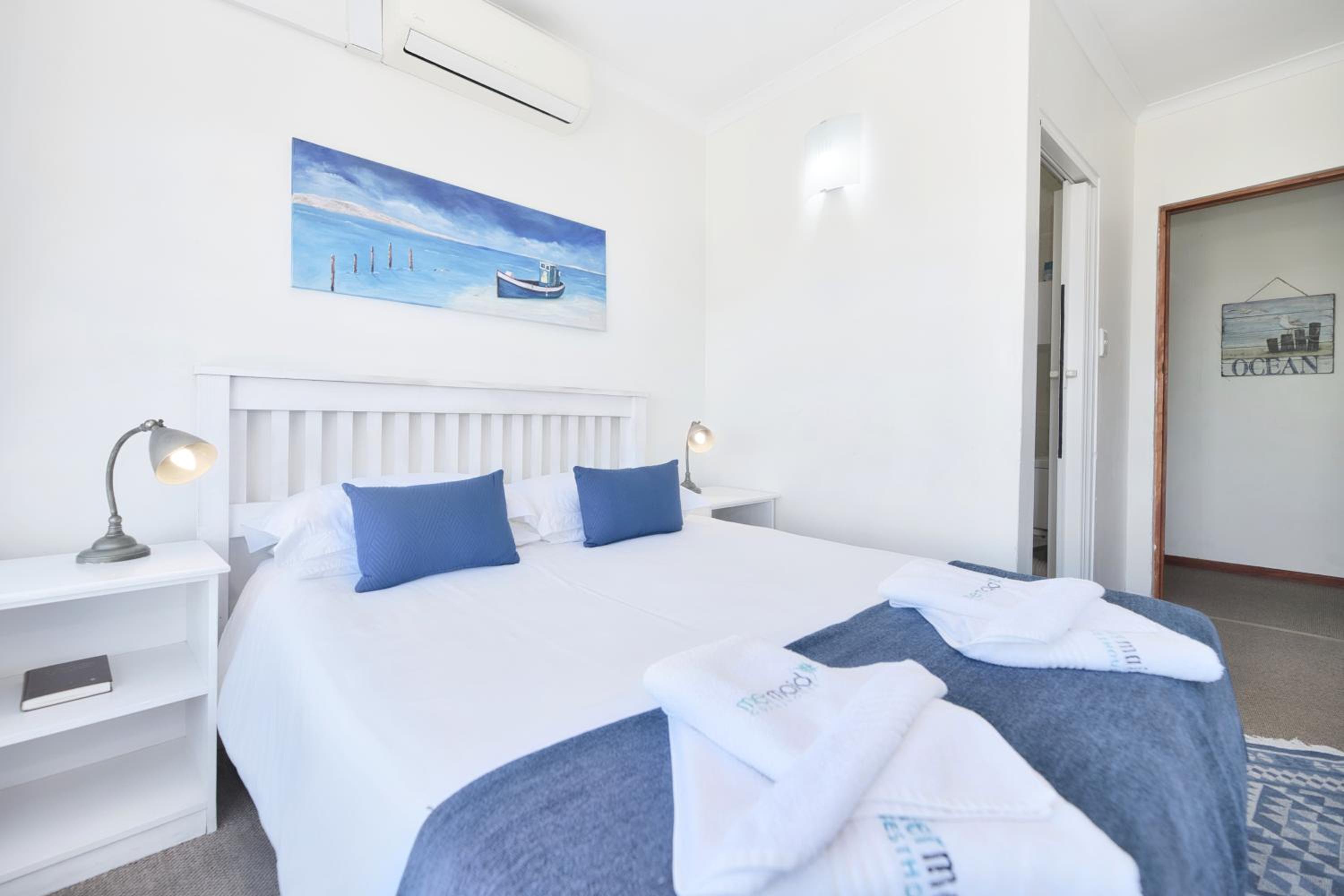 Standard Triple Room with Sea View - Photo 13